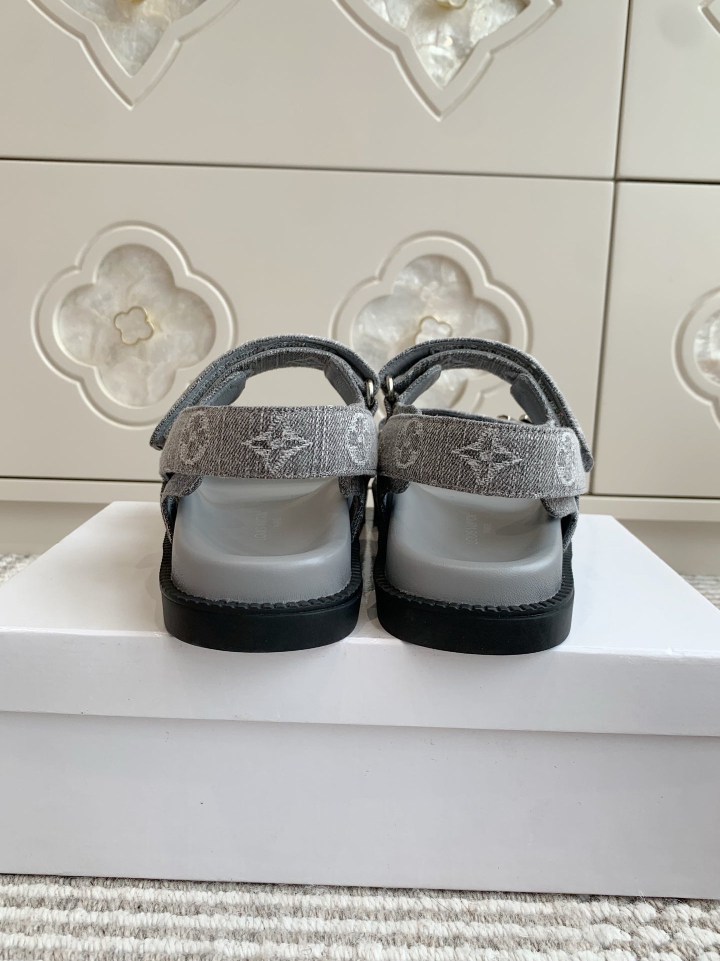 LV SANDALS 25S IN GREY DENIM AND CALFSKIN WITH SILVER HARDWARE - 35