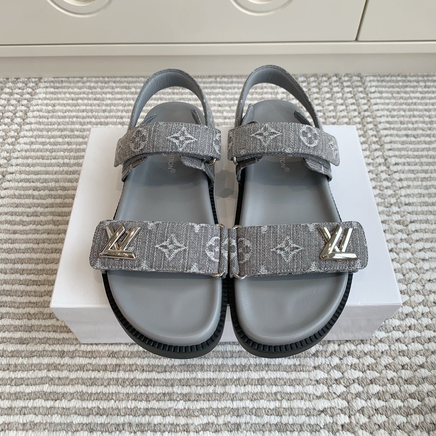 LV SANDALS 25S IN GREY DENIM AND CALFSKIN WITH SILVER HARDWARE - 35