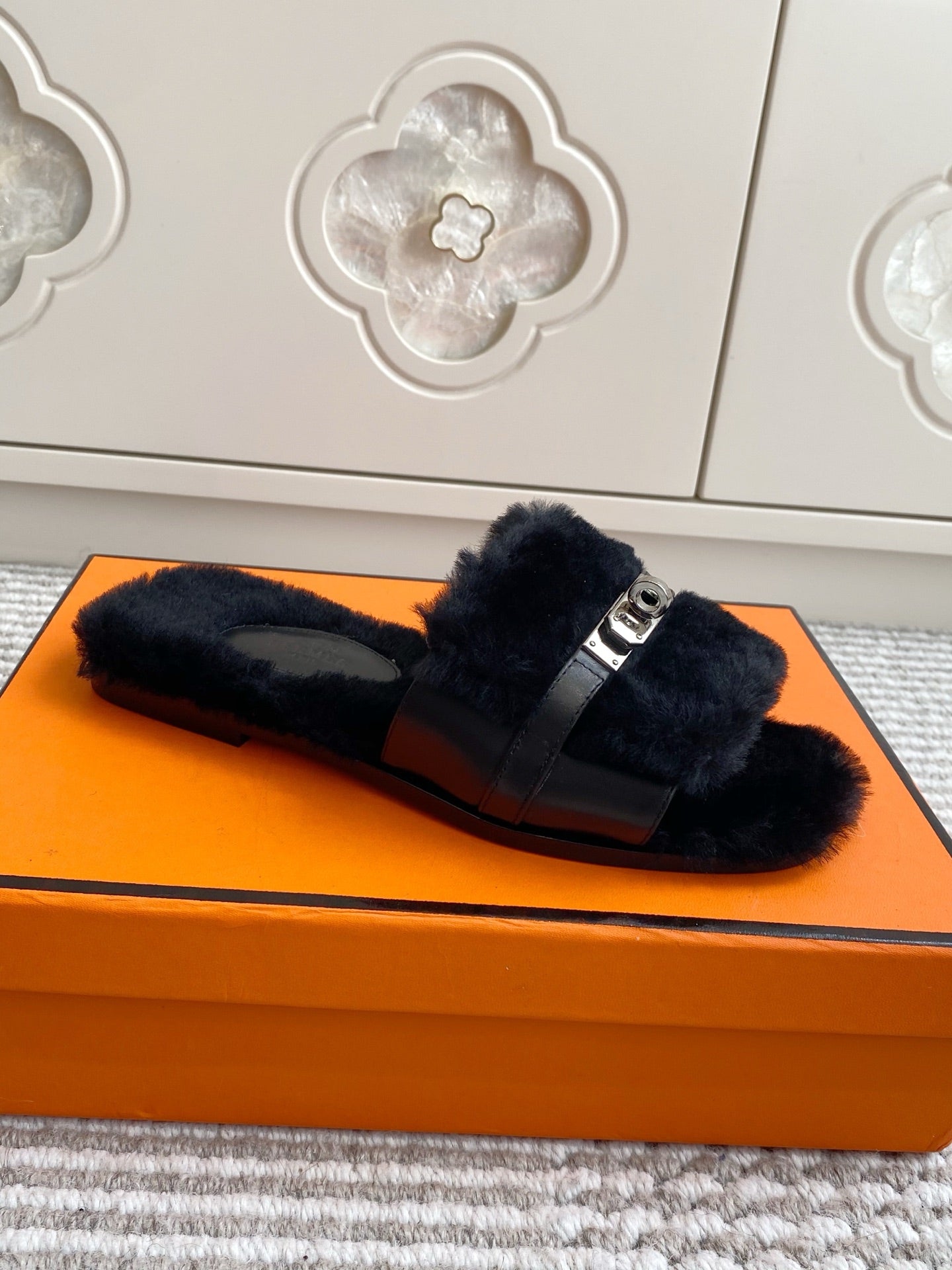 HM 25S GIULIA SANDAL IN BLACK SHEARLING WITH SILVER HARDWARE - 35
