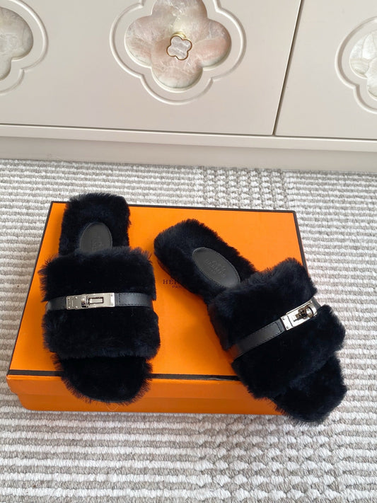 HM 25S GIULIA SANDAL IN BLACK SHEARLING WITH SILVER HARDWARE - 35
