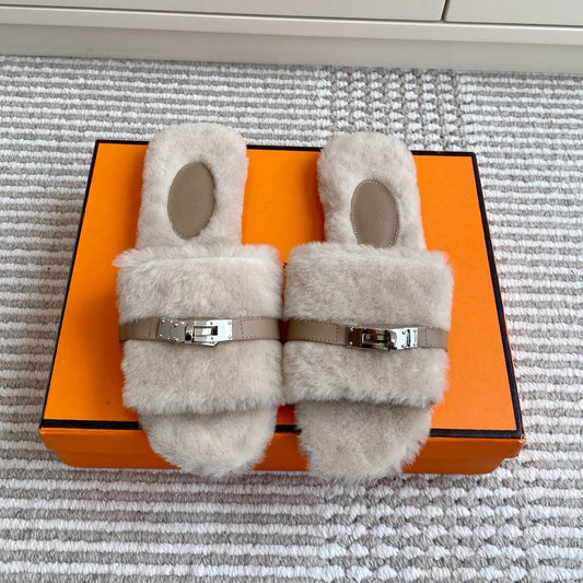 HM 25S GIULIA SANDAL IN PALE BEIGE GRAY SHEARLING WITH SILVER HARDWARE - 35