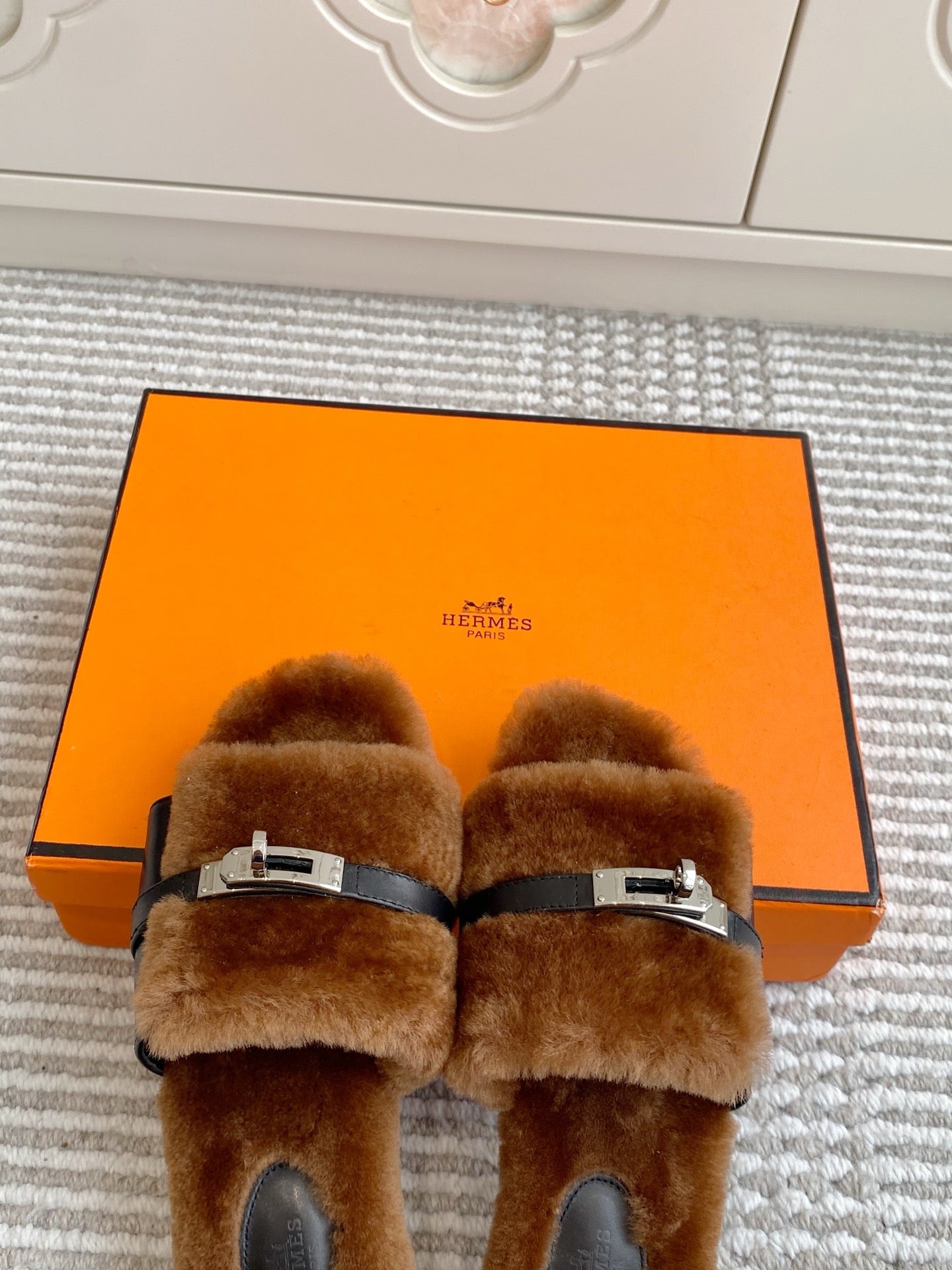HM 25S GIULIA SANDAL IN BROWN SHEARLING WITH SILVER HARDWARE - 35