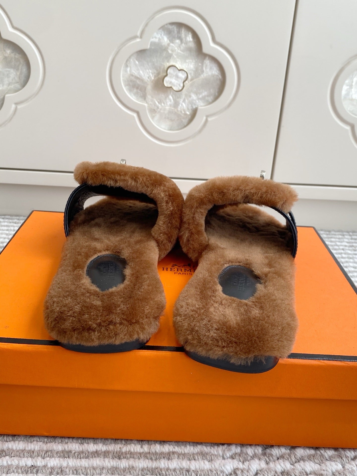 HM 25S GIULIA SANDAL IN BROWN SHEARLING WITH SILVER HARDWARE - 35