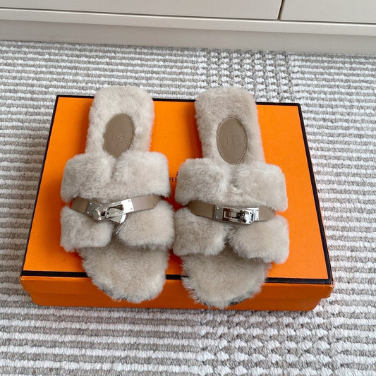HM 25S ECLAIR SANDAL IN PALE BEIGE GRAY SHEARLING WITH SILVER HARDWARE - 35