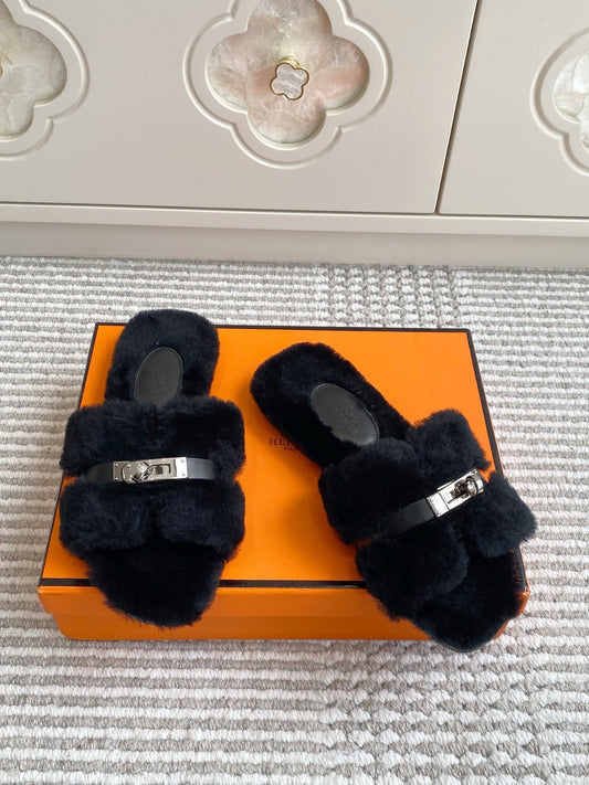 HM 25S ECLAIR SANDAL ЧОРНІ З ОВЧИНИ ЗІ СРІБНОЮ ФУРНІТУРОЮ - 35