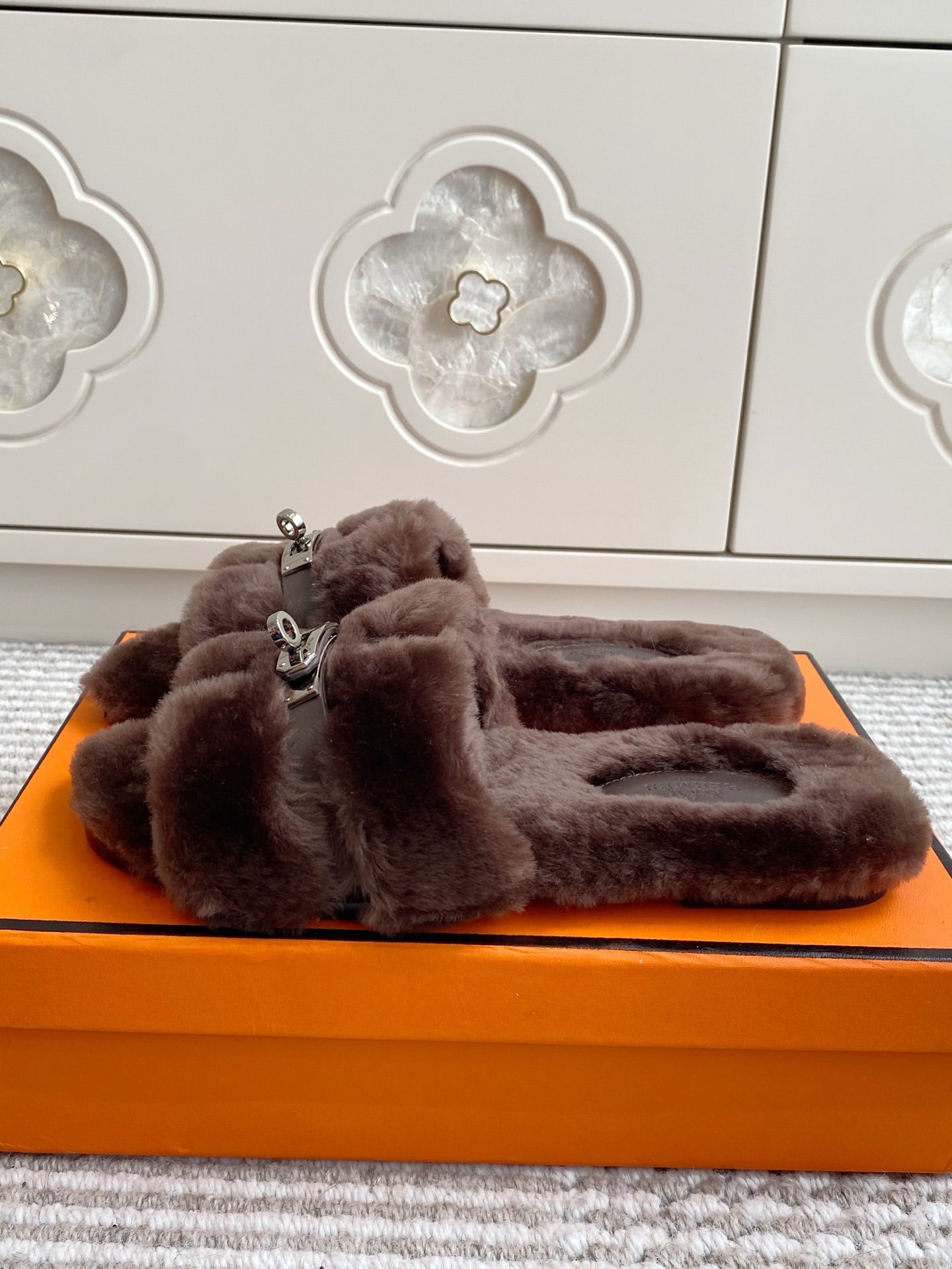 HM 25S ECLAIR SANDAL IN DARK BROWN SHEARLING WITH SILVER HARDWARE - 35