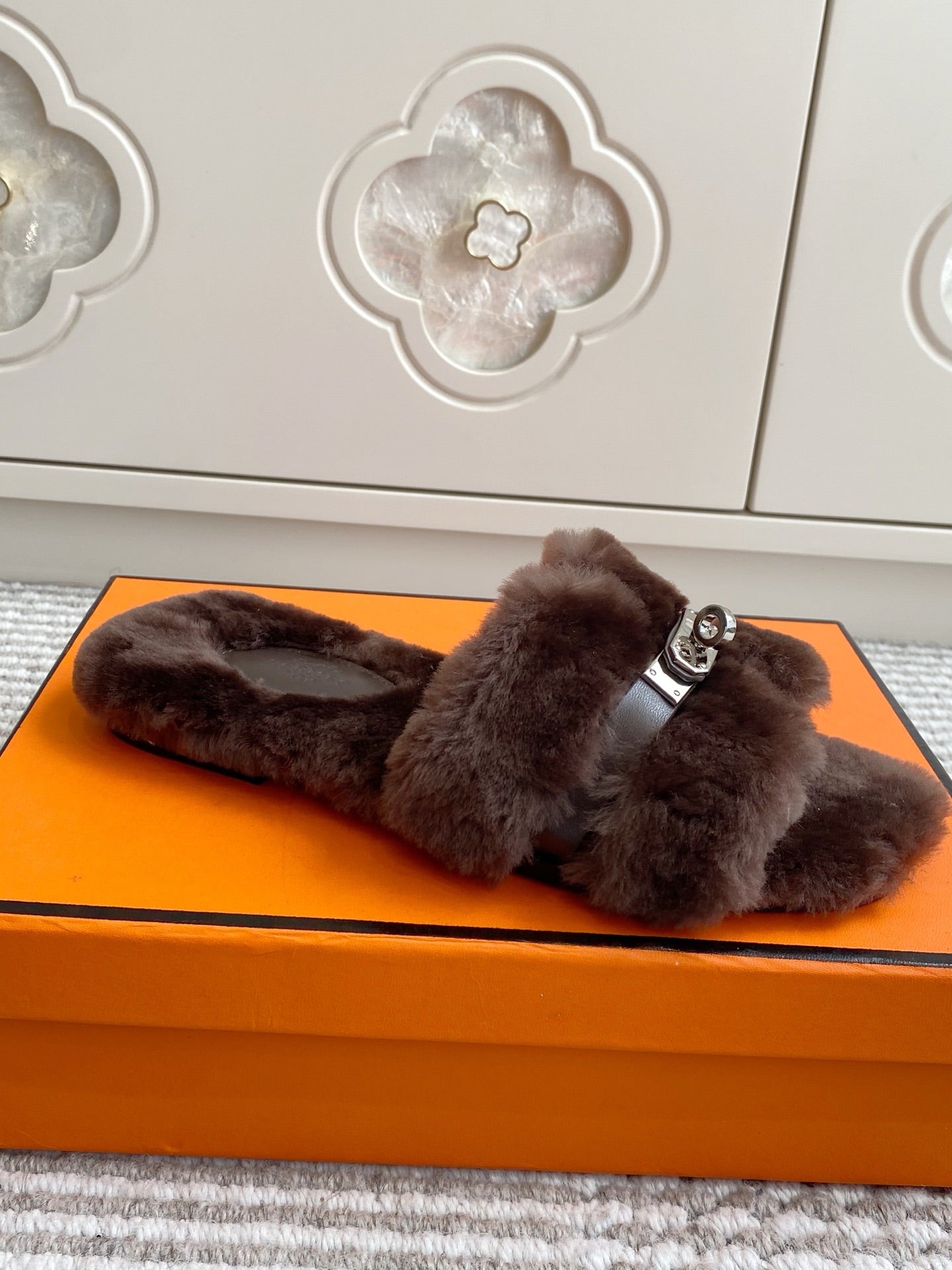 HM 25S ECLAIR SANDAL IN DARK BROWN SHEARLING WITH SILVER HARDWARE - 35