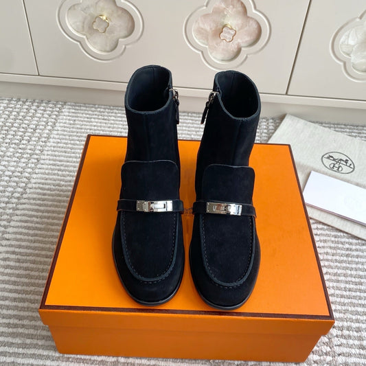 Черевики KELSY ANKLE BOOT з чорної замші зі сріблястою фурнітурою HM 25S - 35