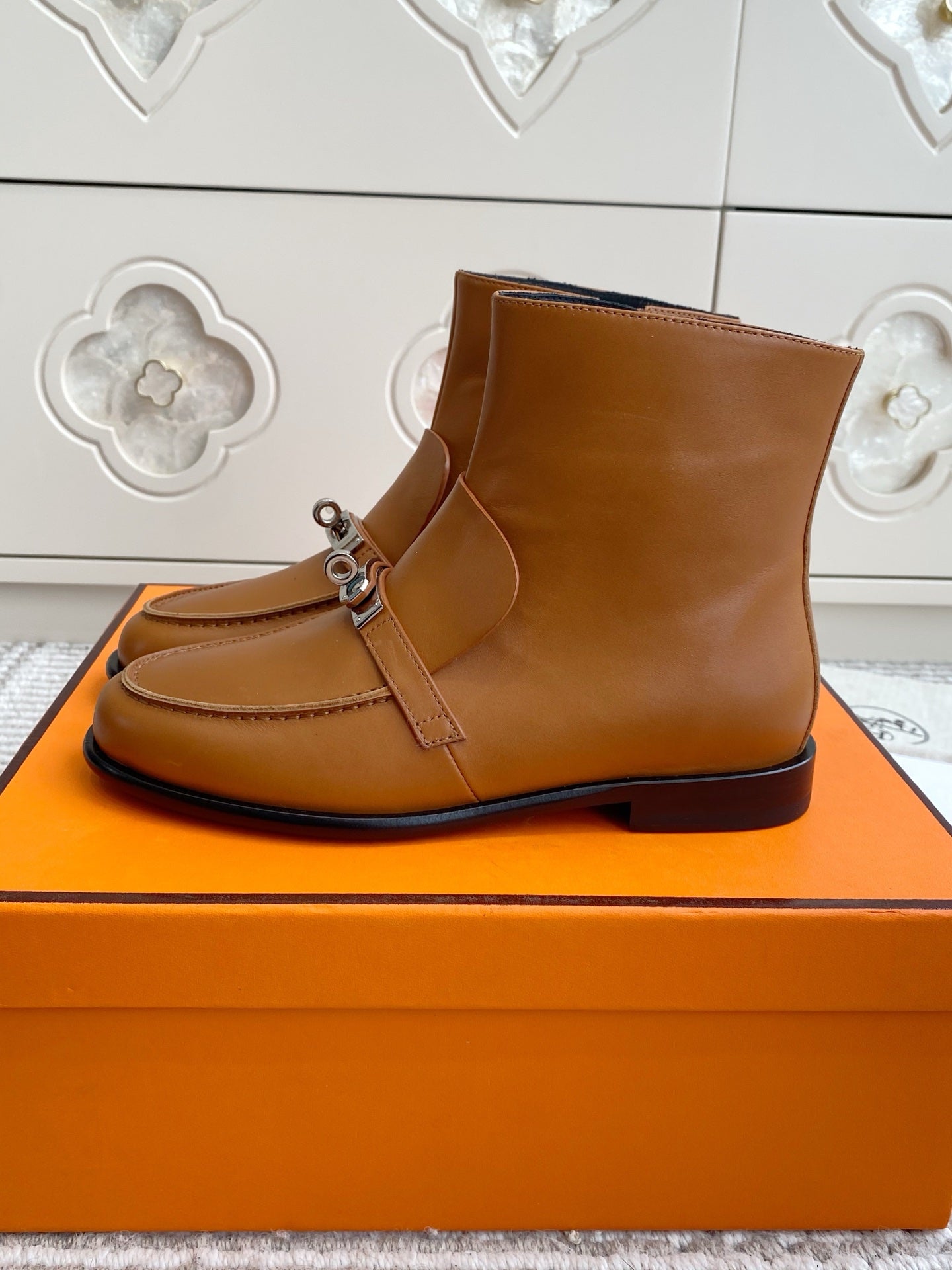 HM 25S KELSY ANKLE BOOT IN BROWN LAMBSKIN WITH SILVER HARDWARE - 35