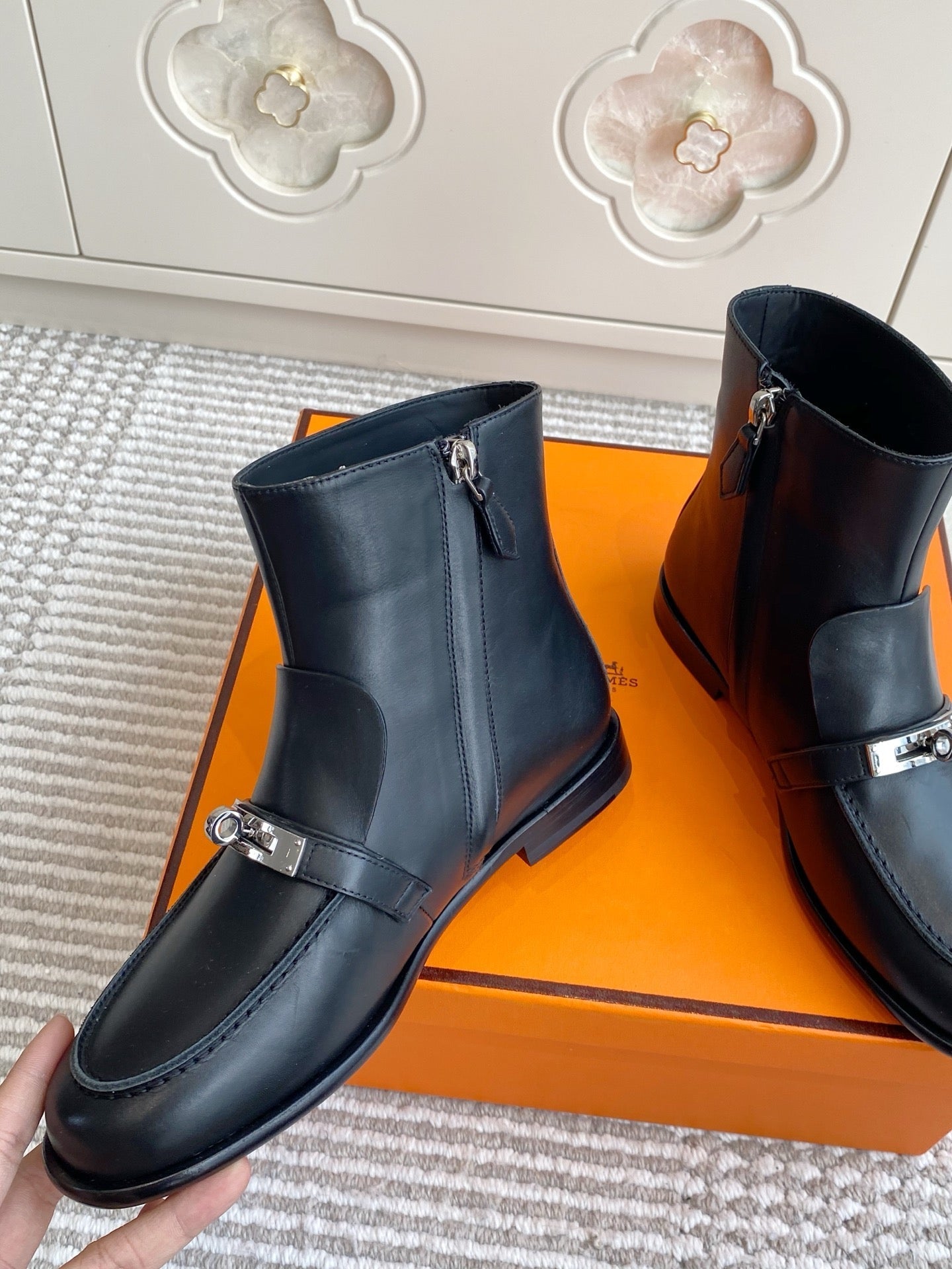 HM 25S KELSY ANKLE BOOT IN BLACK LAMBSKIN WITH SILVER HARDWARE - 35