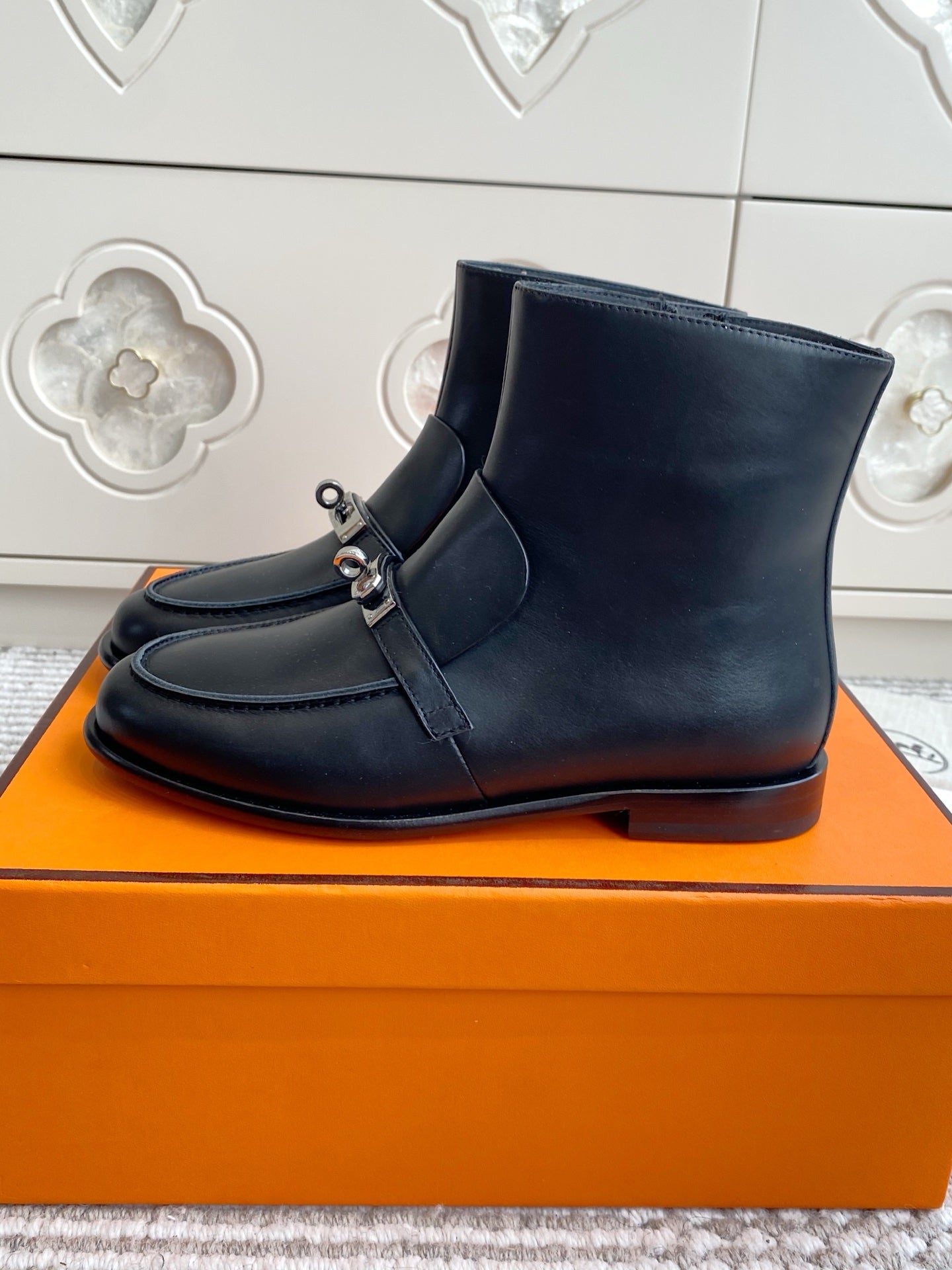 HM 25S KELSY ANKLE BOOT IN BLACK LAMBSKIN WITH SILVER HARDWARE - 35