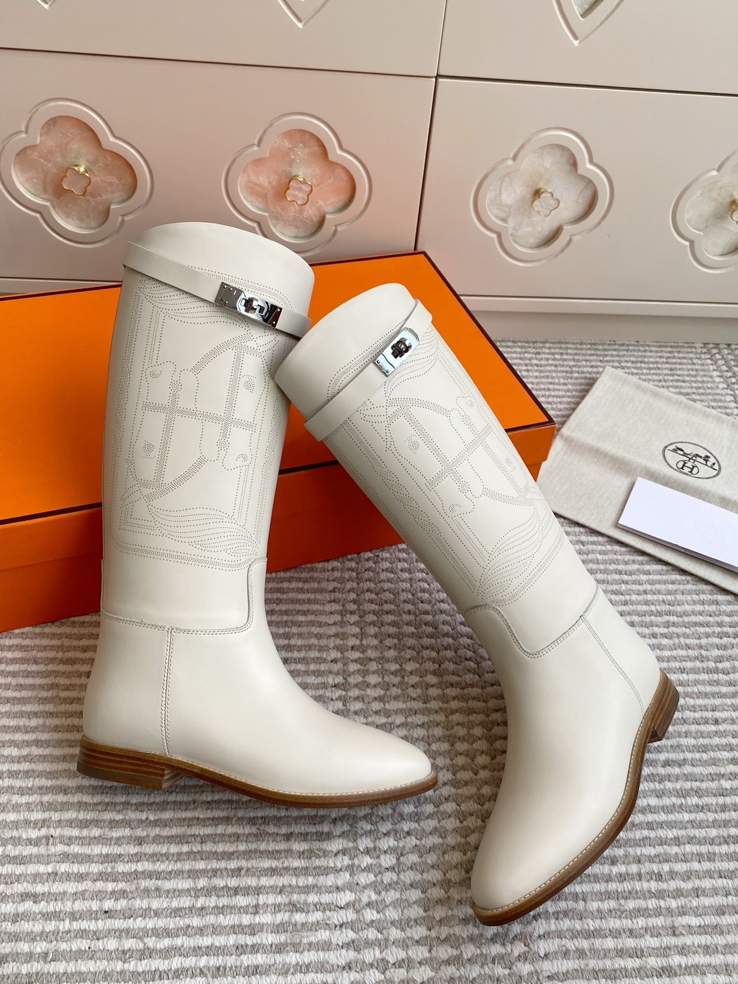 HM 25S JUMPING BOOTS IN WHITE LAMBSKIN WITH SILVER HARDWARE - 35