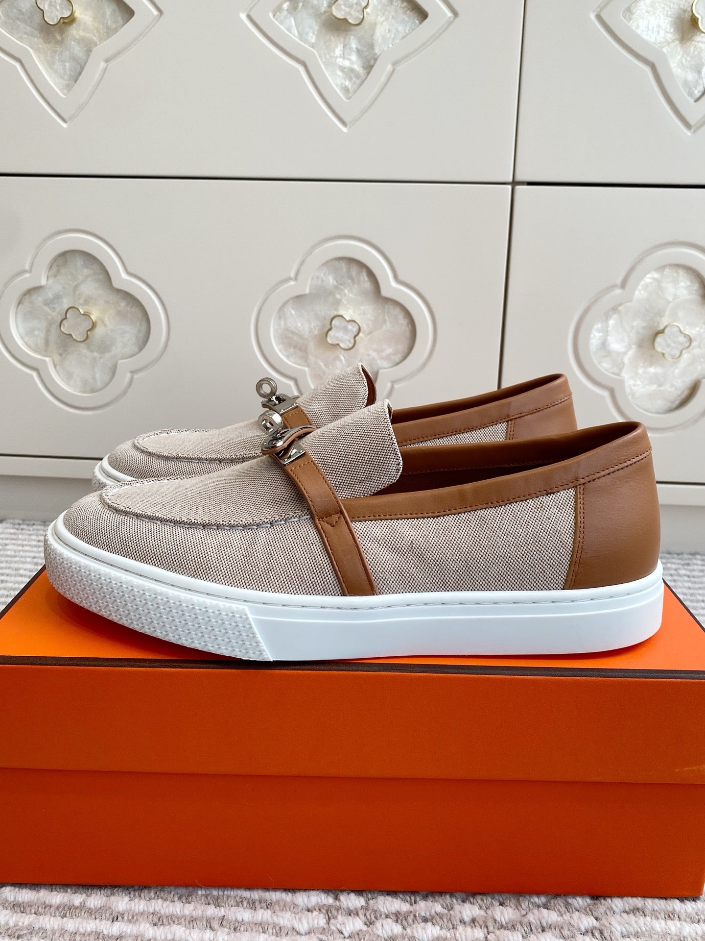 HM 25S SLIP-ON IN LIGHT BEIGE CANVAS AND BROWN LAMBSKIN WITH SILVER HARDWARE - 35