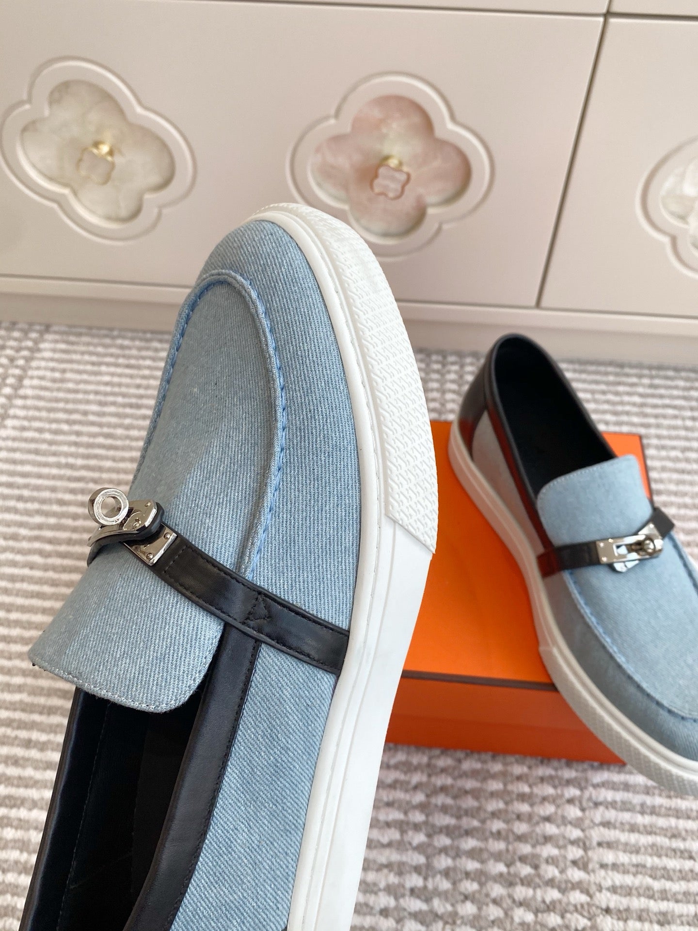 HM 25S SLIP-ON IN SKY BLUE CANVAS AND BLACK LAMBSKIN WITH SILVER HARDWARE - 35