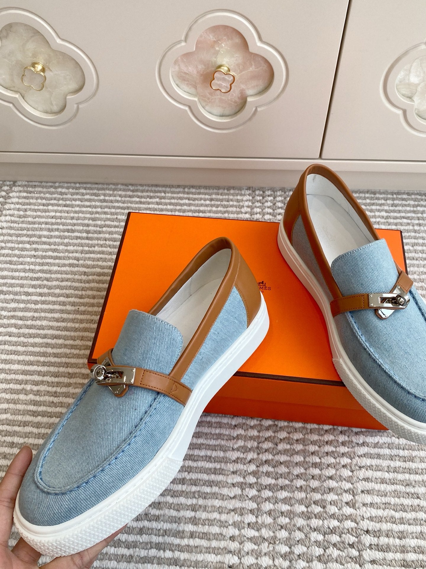 HM 25S SLIP-ON IN SKY BLUE CANVAS AND BROWN LAMBSKIN WITH SILVER HARDWARE - 35