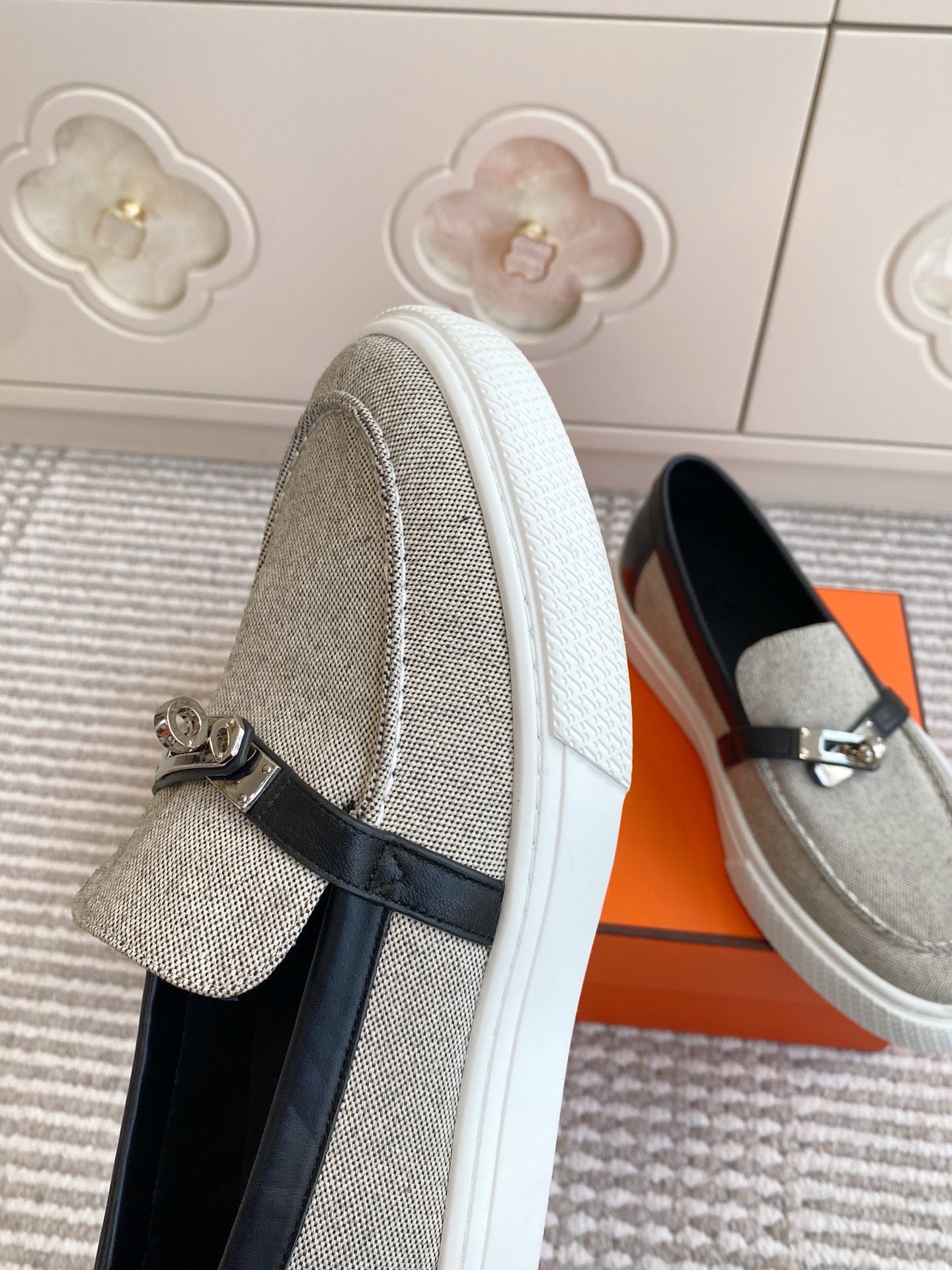 HM 25S SLIP-ON IN GREY CANVAS AND BLACK LAMBSKIN WITH SILVER HARDWARE - 35