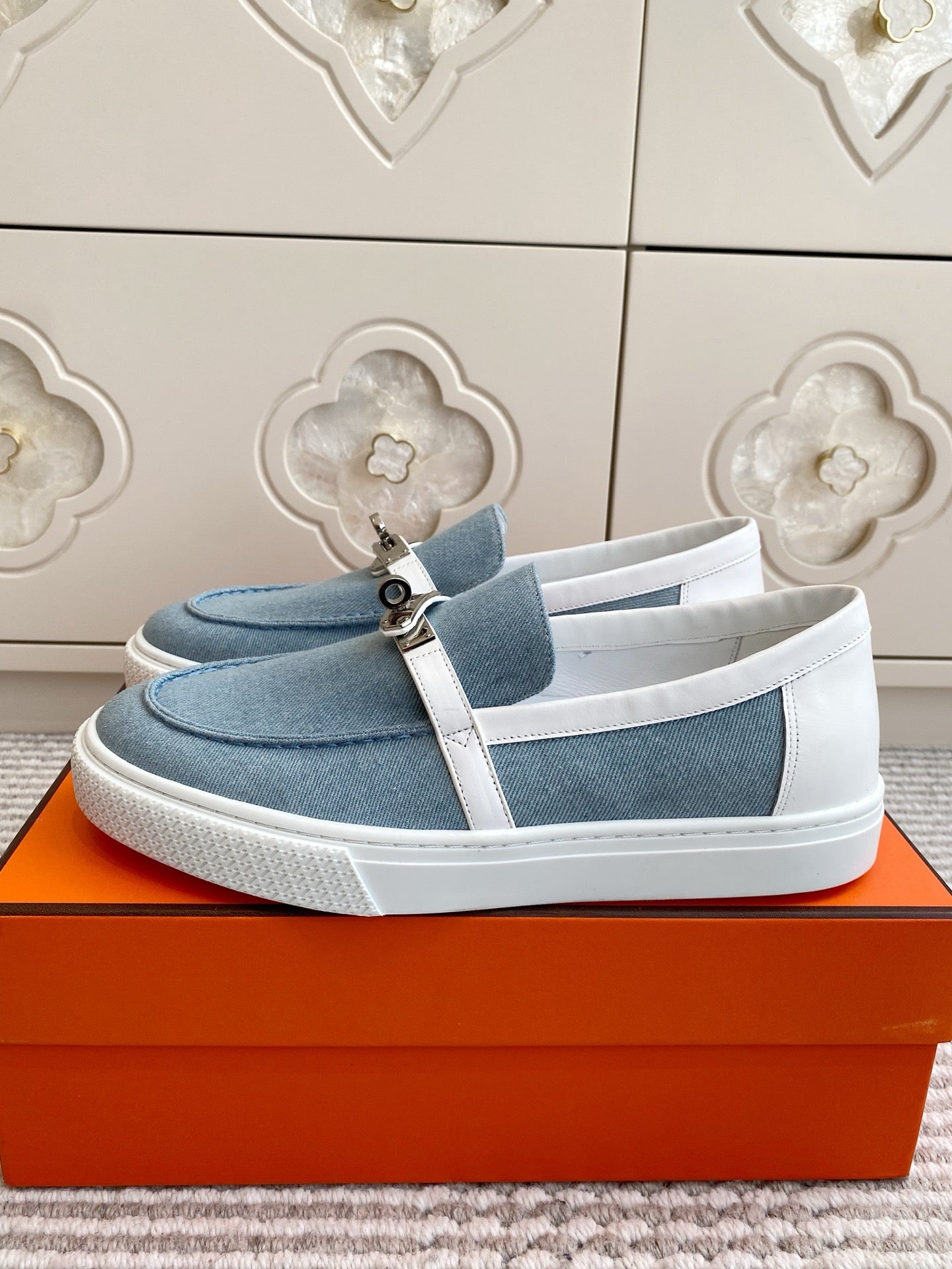 HM 25S SLIP-ON IN SKY BLUE CANVAS WITH SILVER HARDWARE - 35