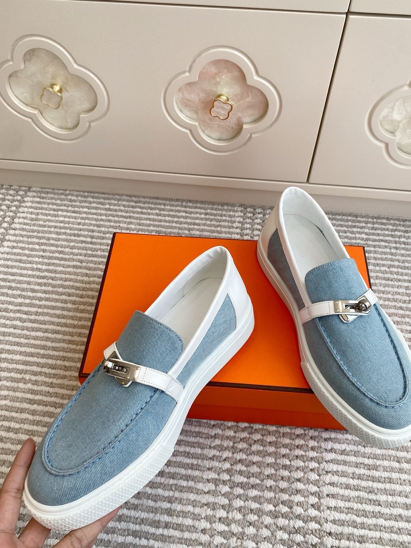 HM 25S SLIP-ON IN SKY BLUE CANVAS WITH SILVER HARDWARE - 35