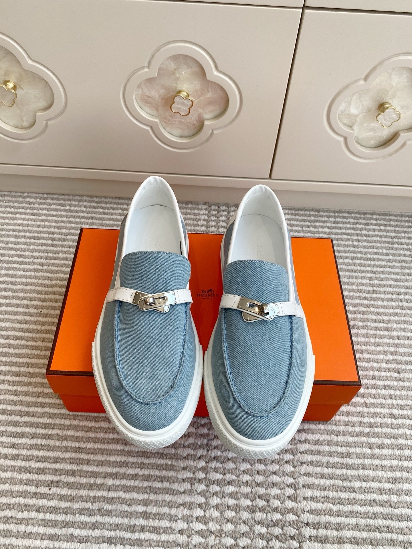 HM 25S SLIP-ON IN SKY BLUE CANVAS WITH SILVER HARDWARE - 35