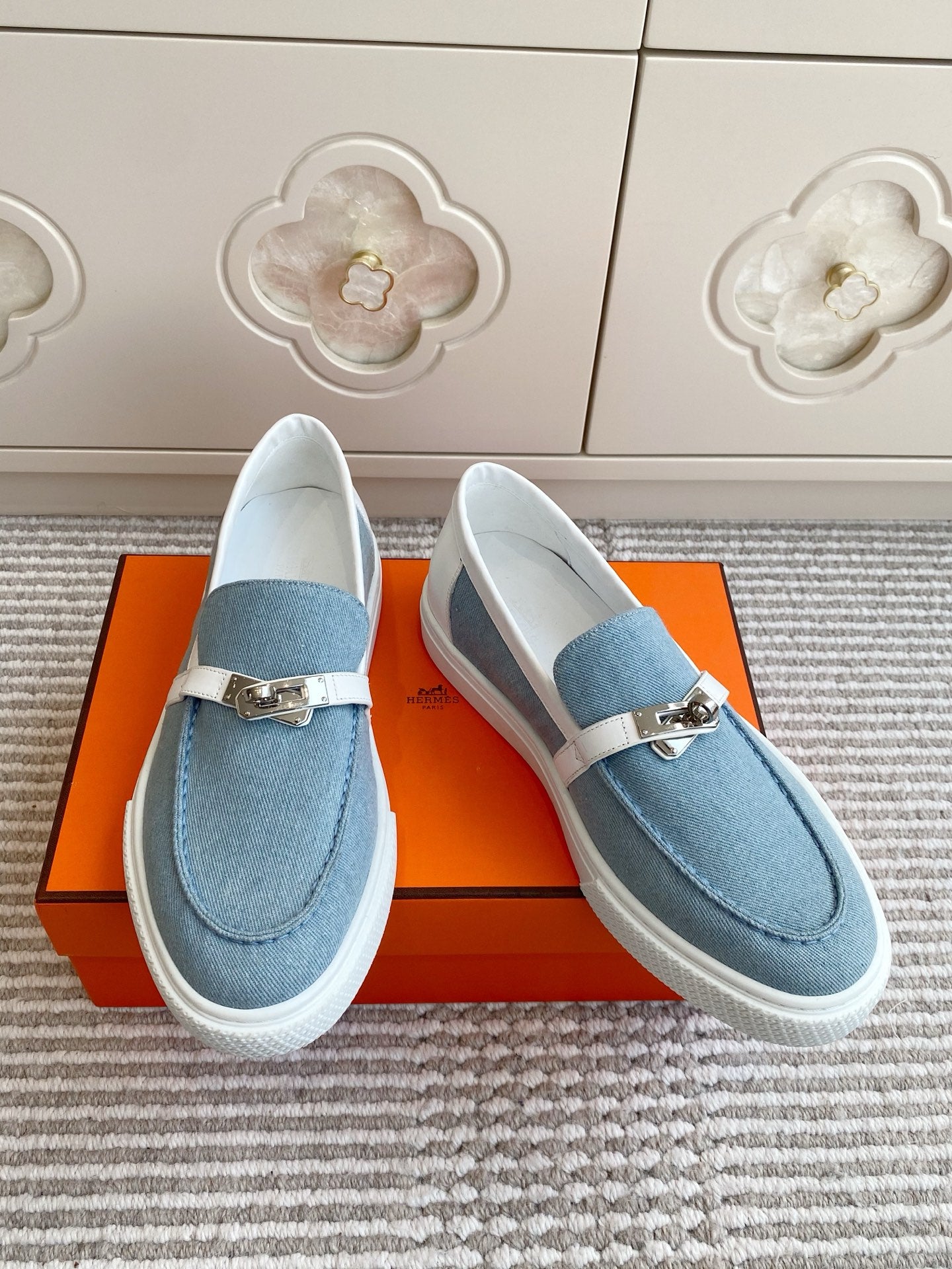 HM 25S SLIP-ON IN SKY BLUE CANVAS WITH SILVER HARDWARE - 35