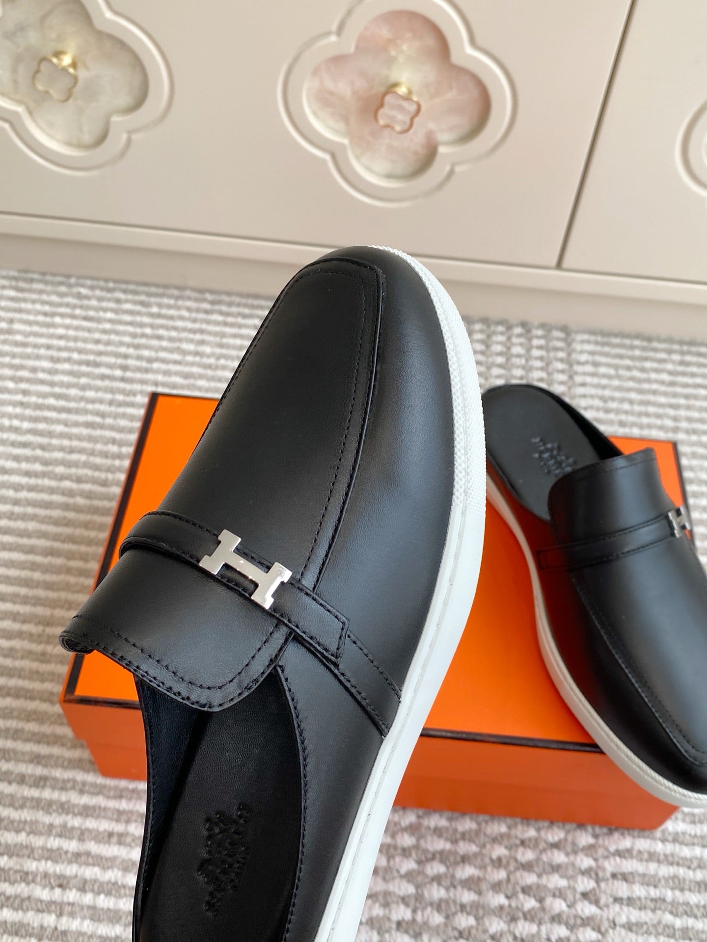 HM 25S MULES IN BLACK LAMBSKIN WITH SILVER HARDWARE - 35