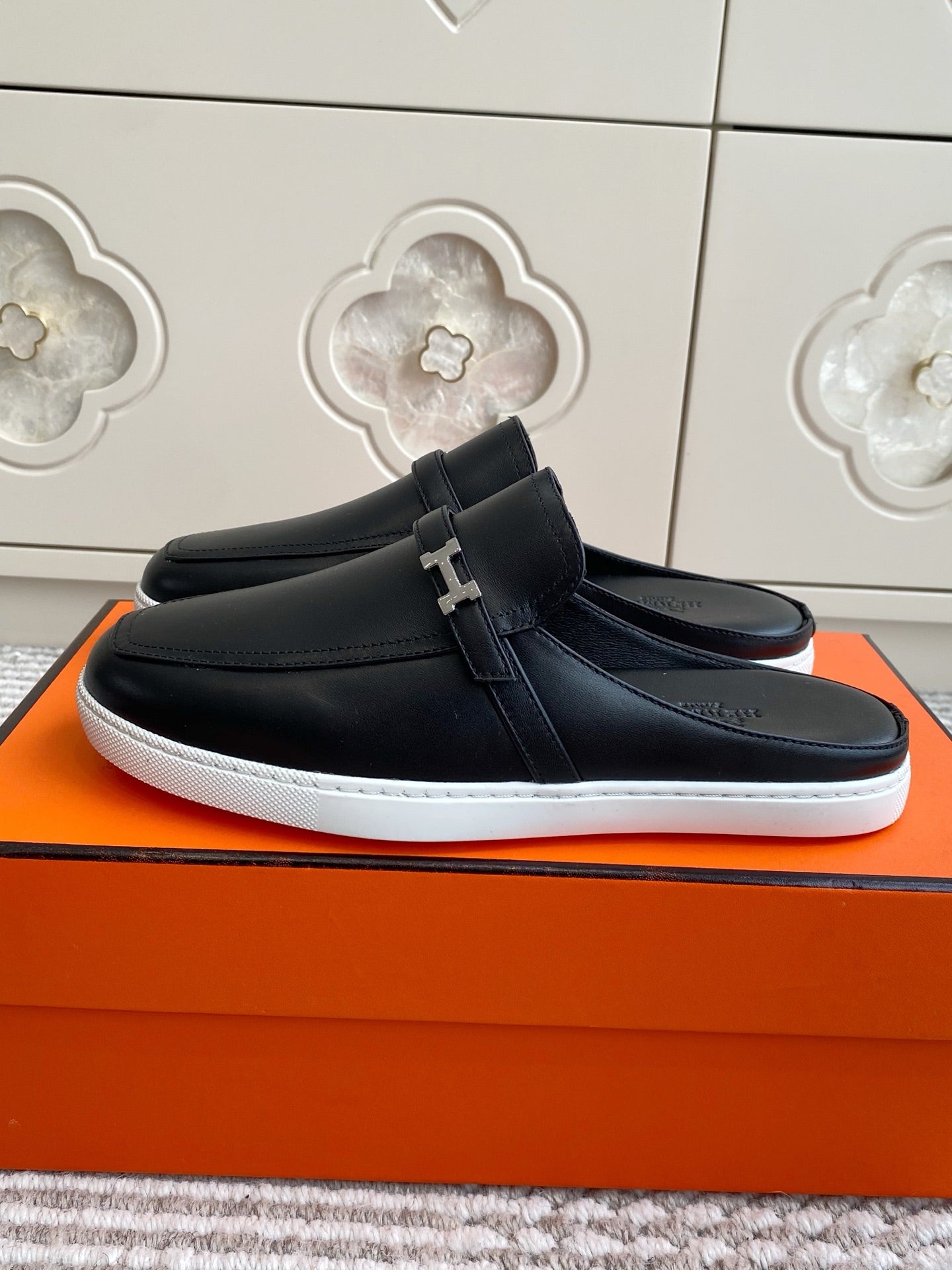 HM 25S MULES IN BLACK LAMBSKIN WITH SILVER HARDWARE - 35