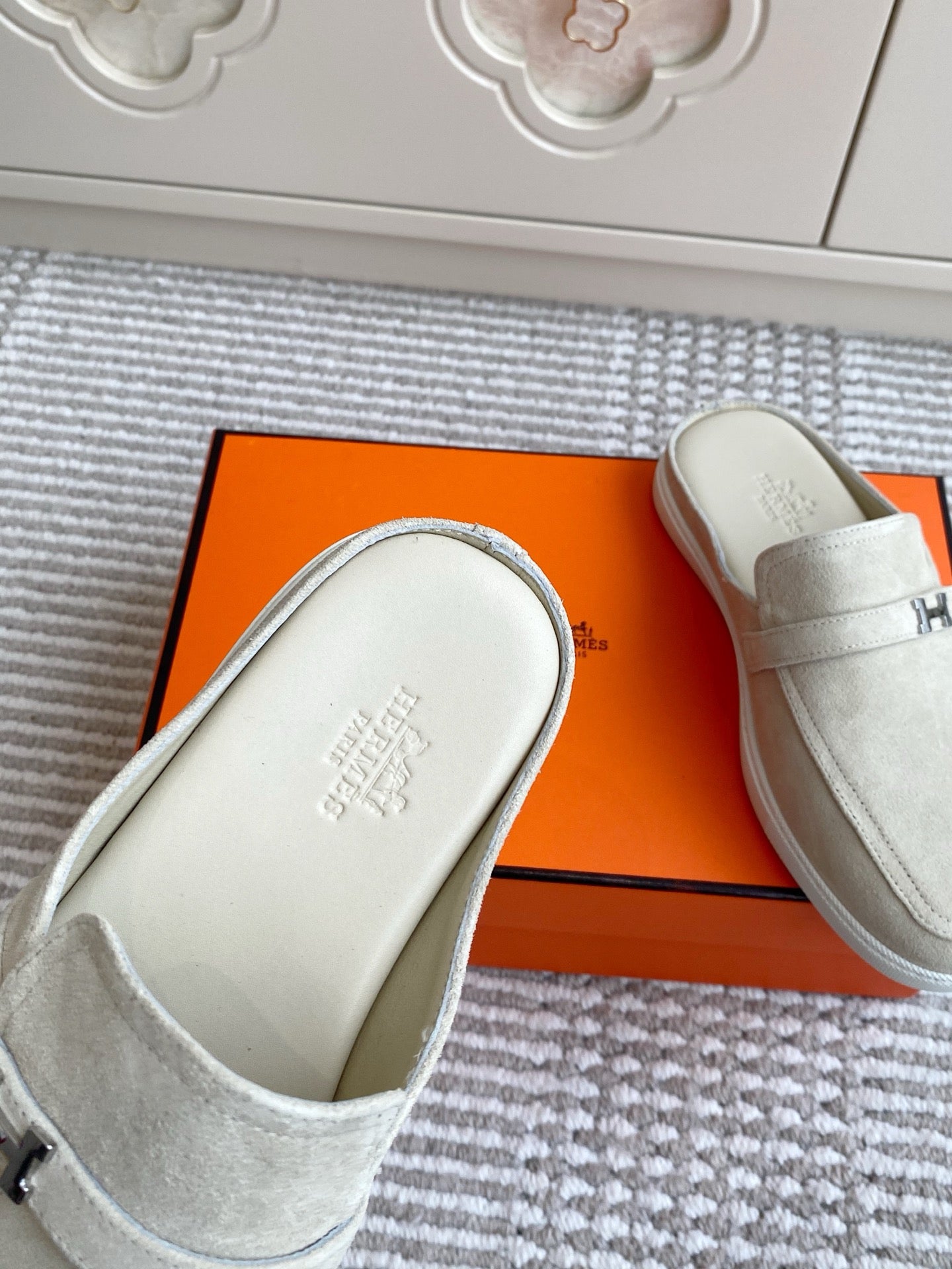 HM 25S MULES IN CREAM WHITE SUEDE WITH SILVER HARDWARE - 35