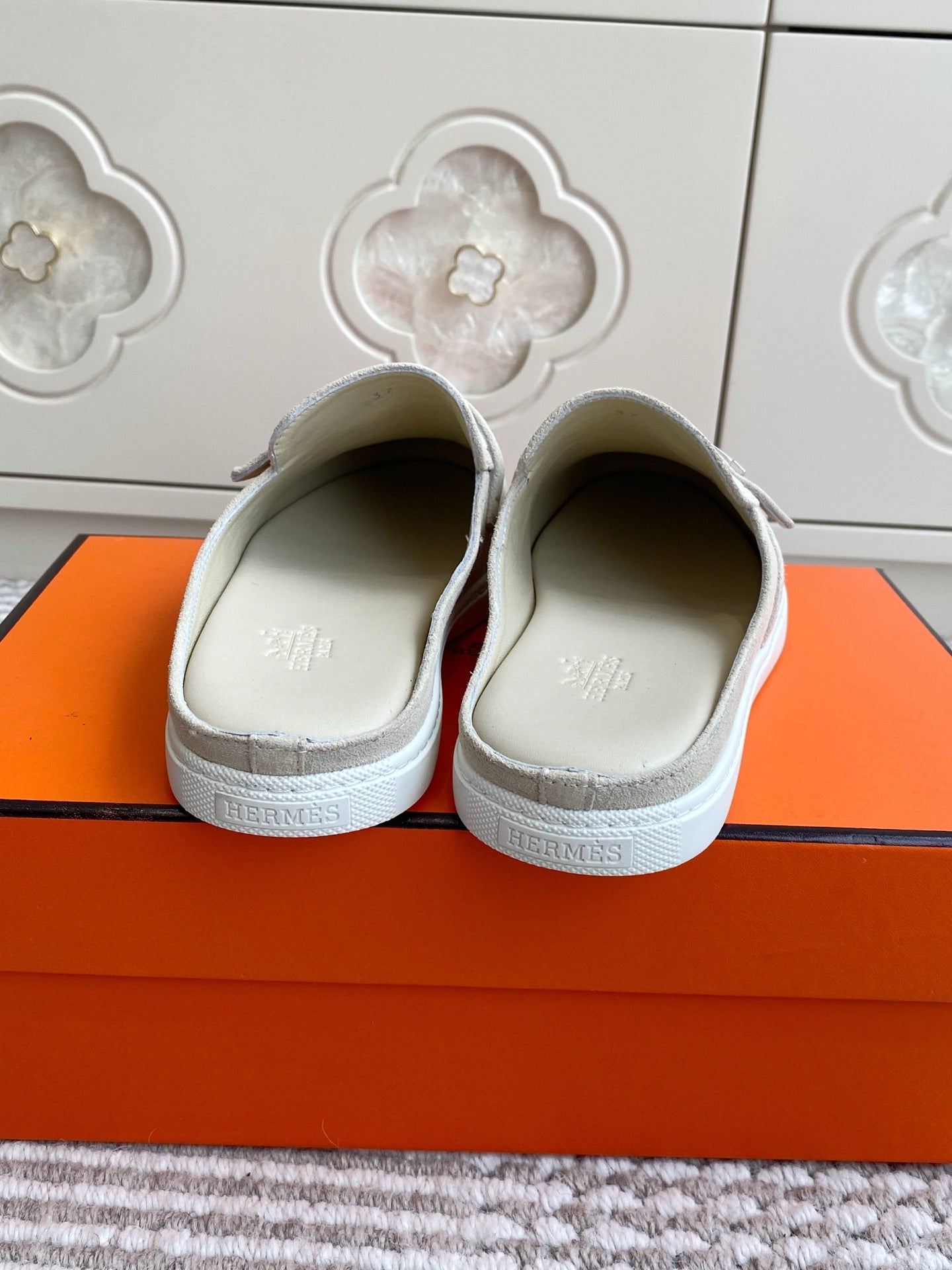 HM 25S MULES IN CREAM WHITE SUEDE WITH SILVER HARDWARE - 35