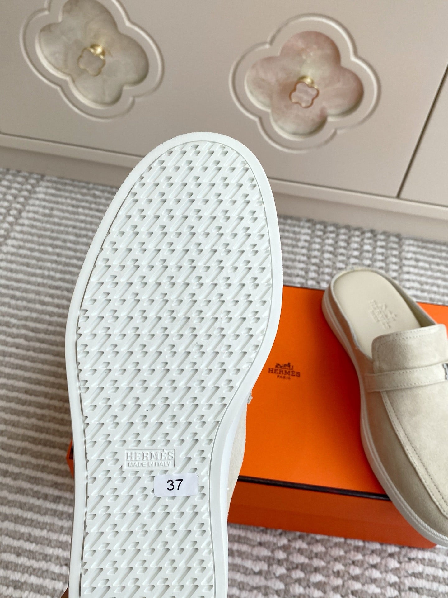 HM 25S MULES IN CREAM WHITE SUEDE WITH SILVER HARDWARE - 35