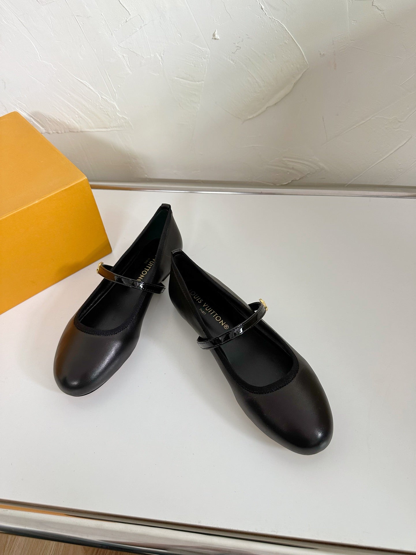 ROMY FLAT BALLERINA IN BLACK CALFSKIN - 35