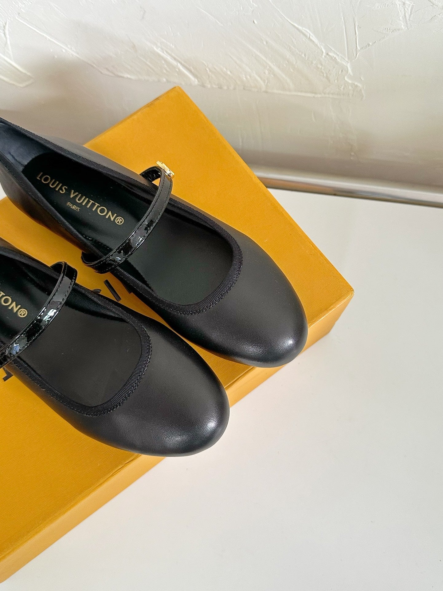 ROMY FLAT BALLERINA IN BLACK CALFSKIN - 35
