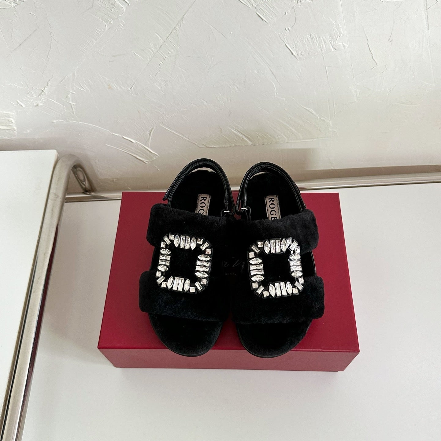 SLIDY VIV' WINTER FUR STRASS BUCKLE SANDALS IN BLACK SHEARLING - 34