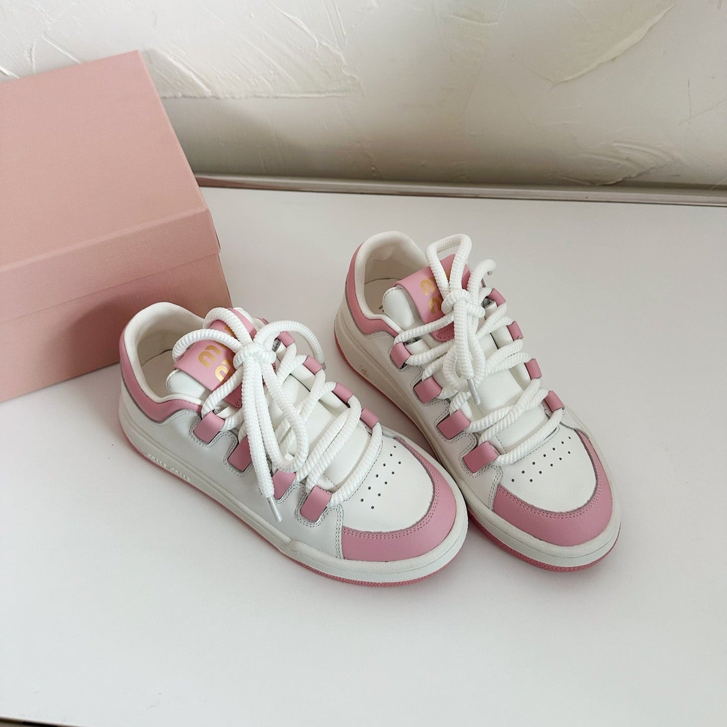 SNEAKERS SIMPLE DESIGN IN PINK MIX WHITE SHEEPSKIN - 35