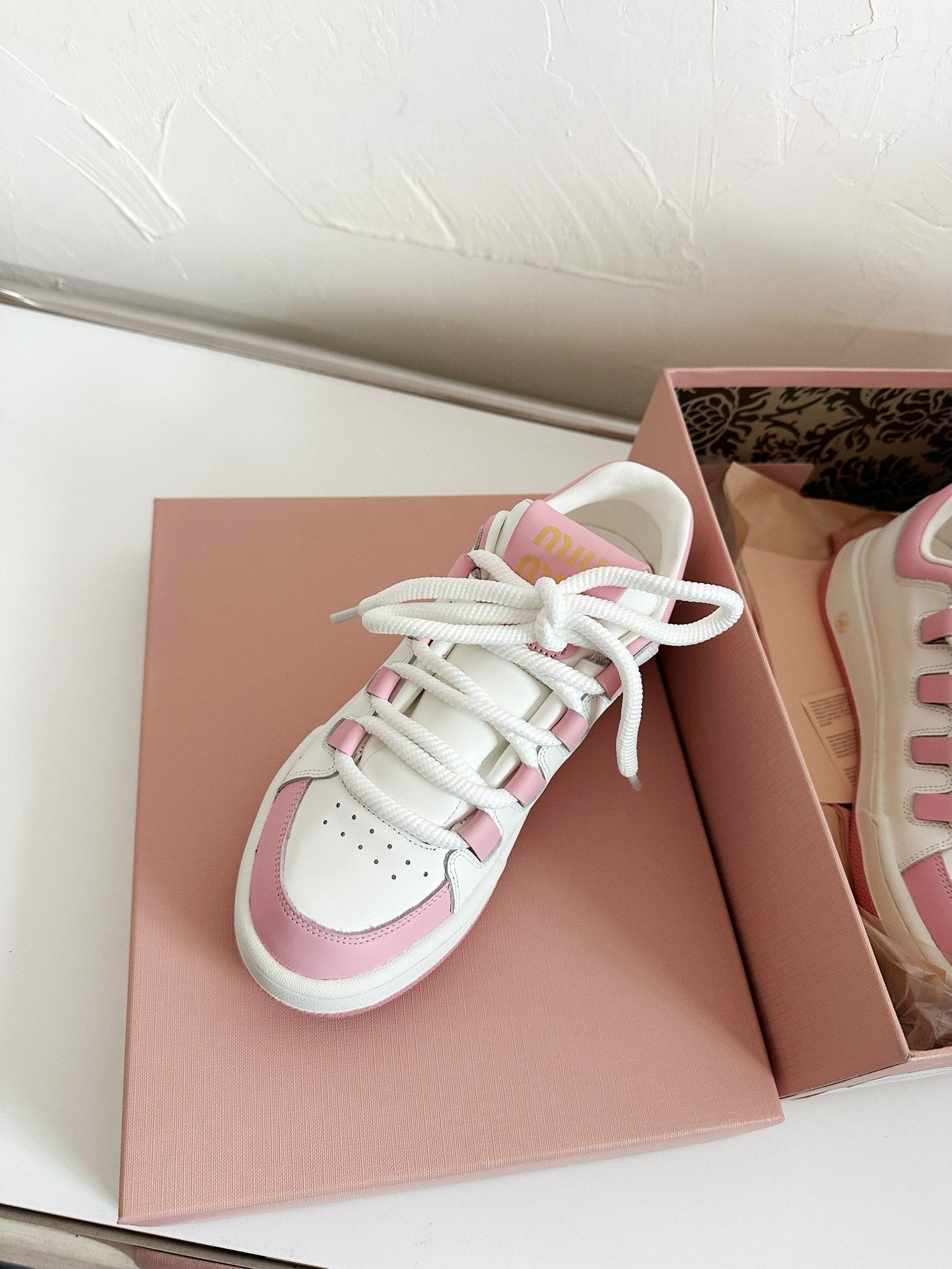 SNEAKERS SIMPLE DESIGN IN PINK MIX WHITE SHEEPSKIN - 35