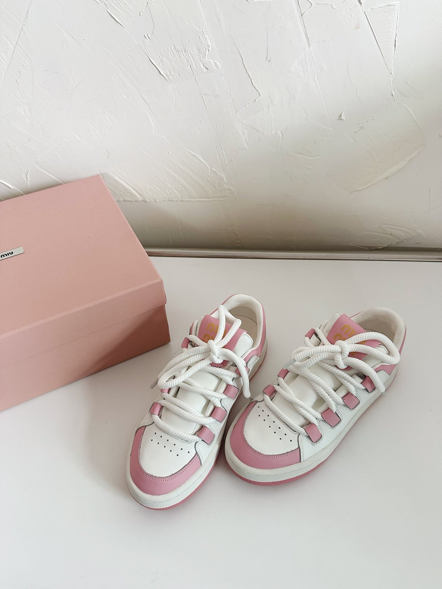 SNEAKERS SIMPLE DESIGN IN PINK MIX WHITE SHEEPSKIN - 35
