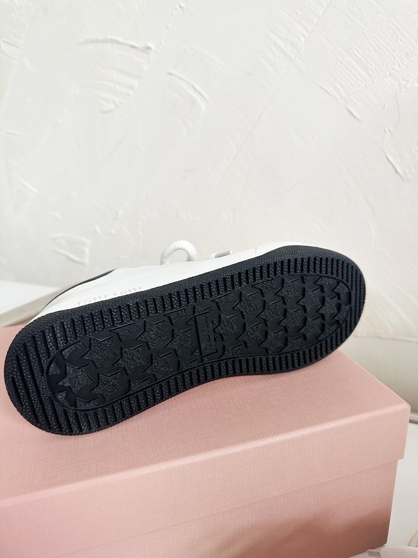 SNEAKERS SIMPLE DESIGN IN BLACK MIX WHITE SHEEPSKIN - 35