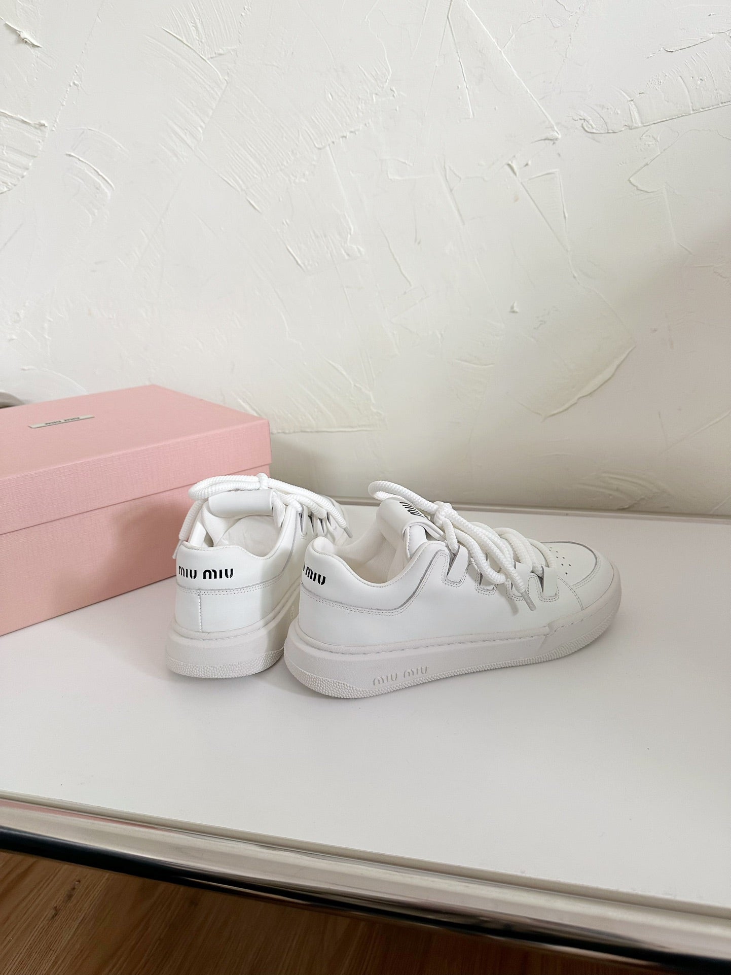 SNEAKERS SIMPLE DESIGN IN WHITE SHEEPSKIN - 35