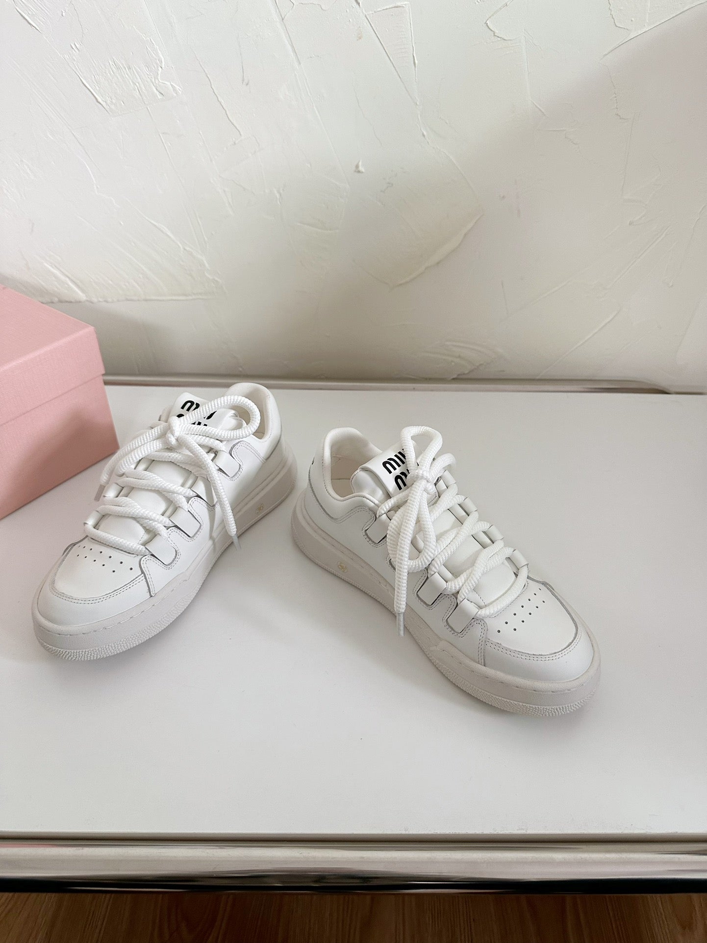 SNEAKERS SIMPLE DESIGN IN WHITE SHEEPSKIN - 35