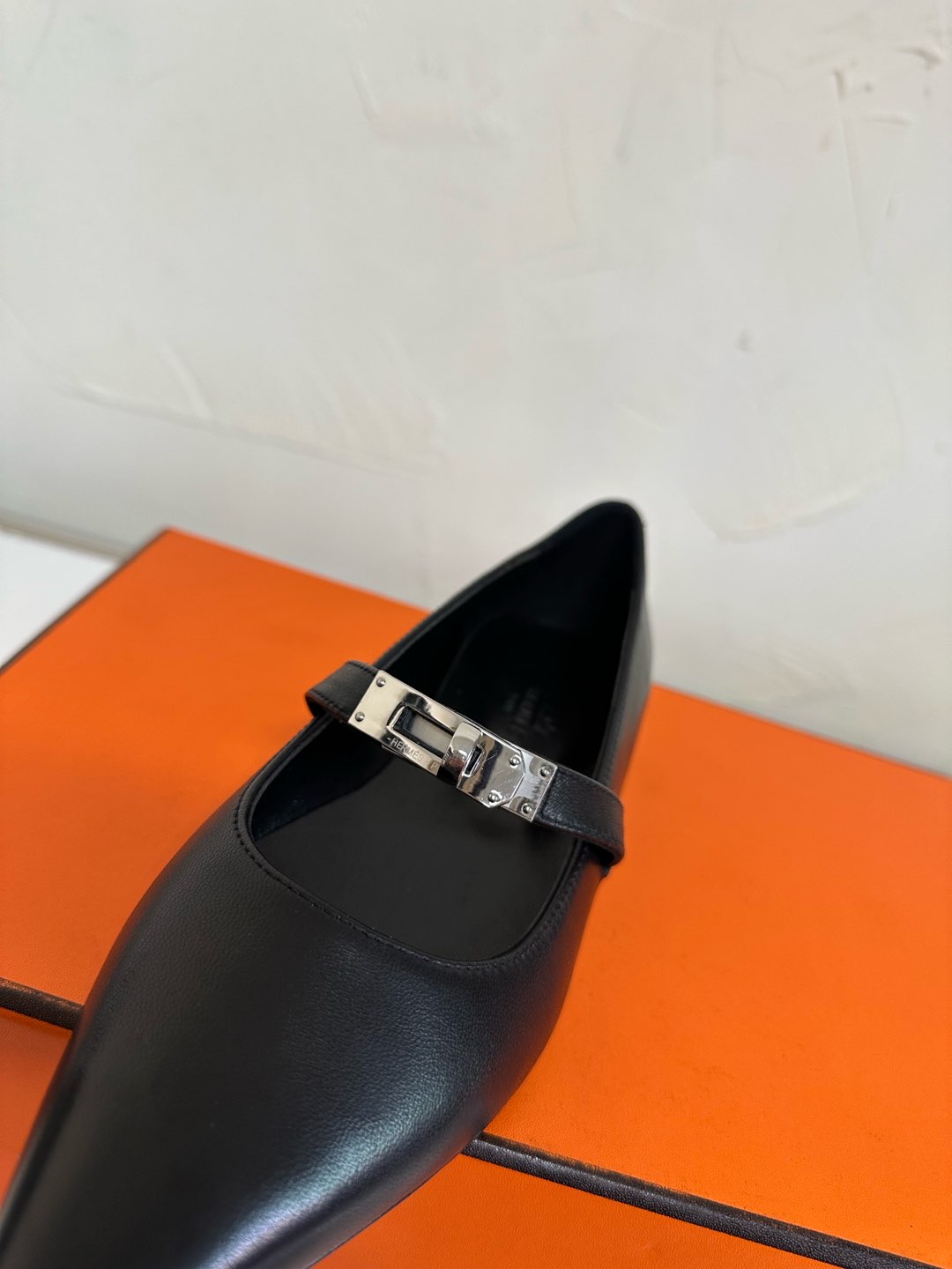 KIARA FLAT PUMP IN BLACK CALFSKIN - 35
