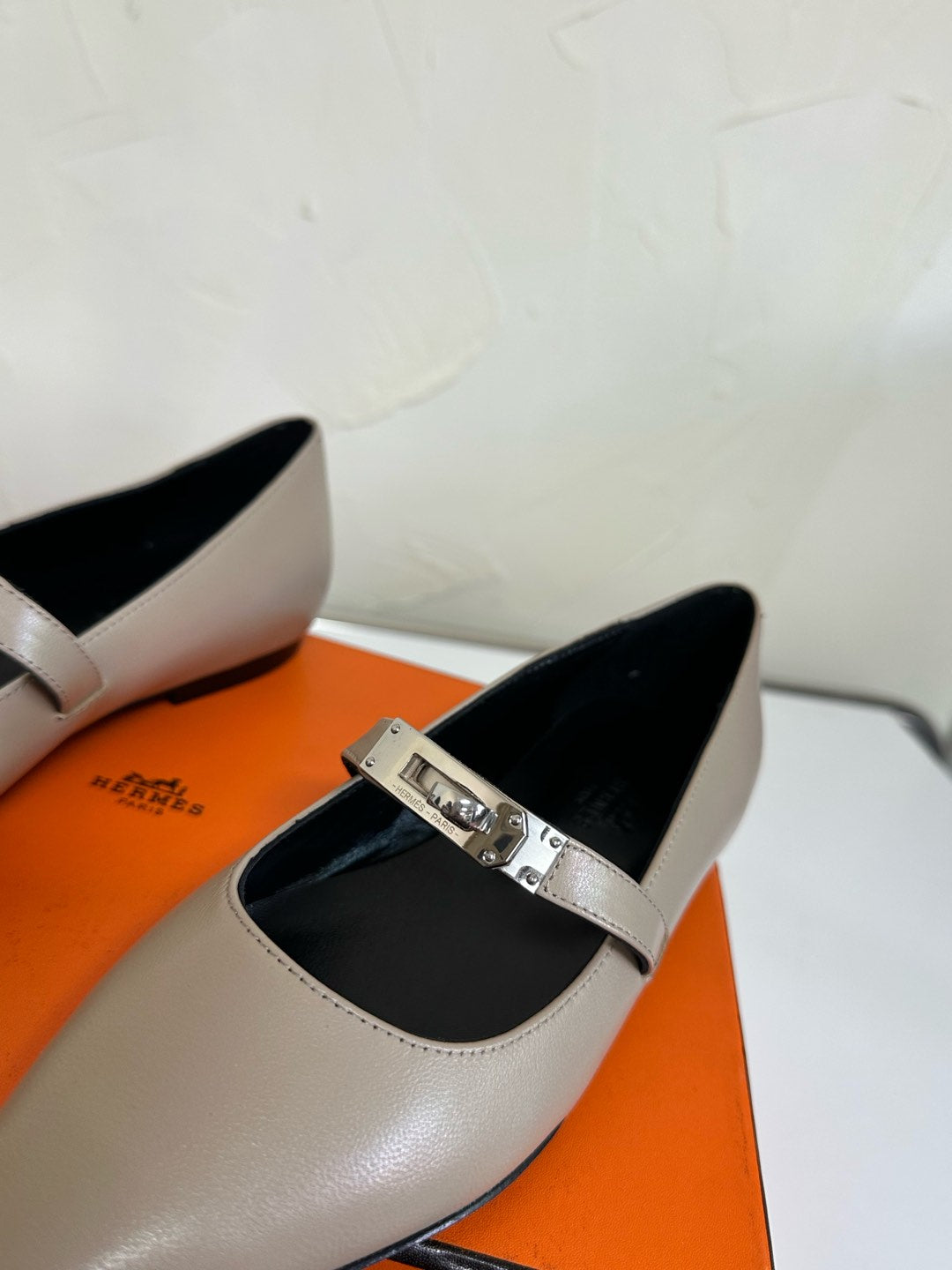 KIARA FLAT PUMP IN KHAKI BROWN CALFSKIN - 35