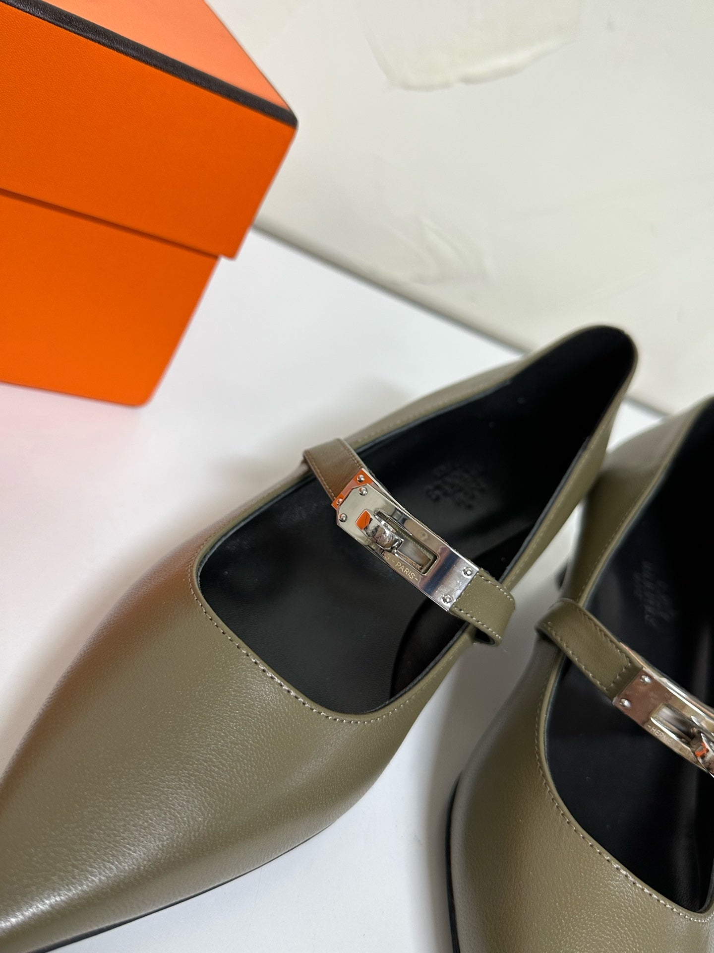 KIARA FLAT PUMP IN ARMY GREEN CALFSKIN - 35
