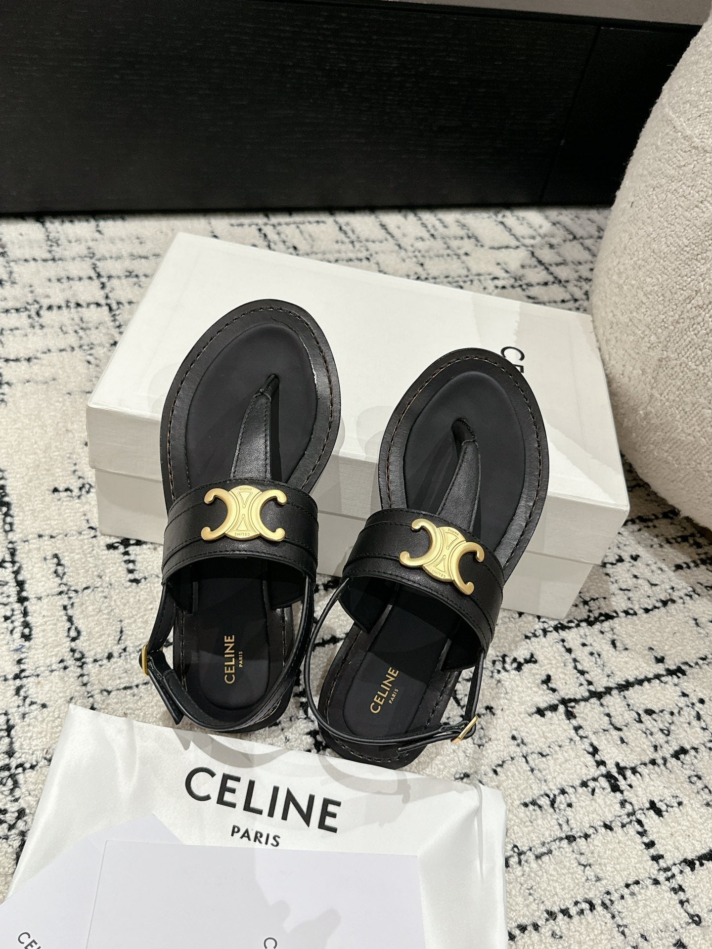 THONG SANDAL IN BLACK CALFSKIN - 35