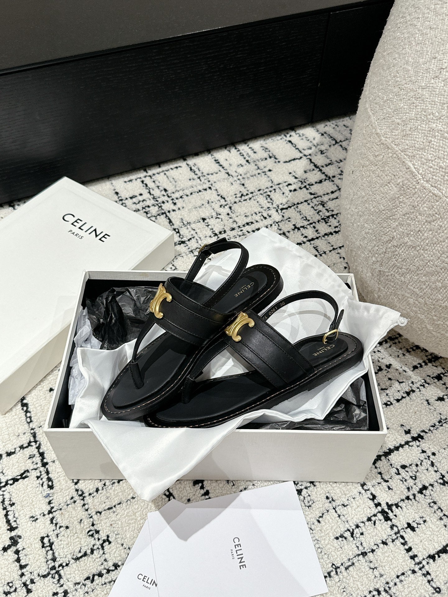 THONG SANDAL IN BLACK CALFSKIN - 35