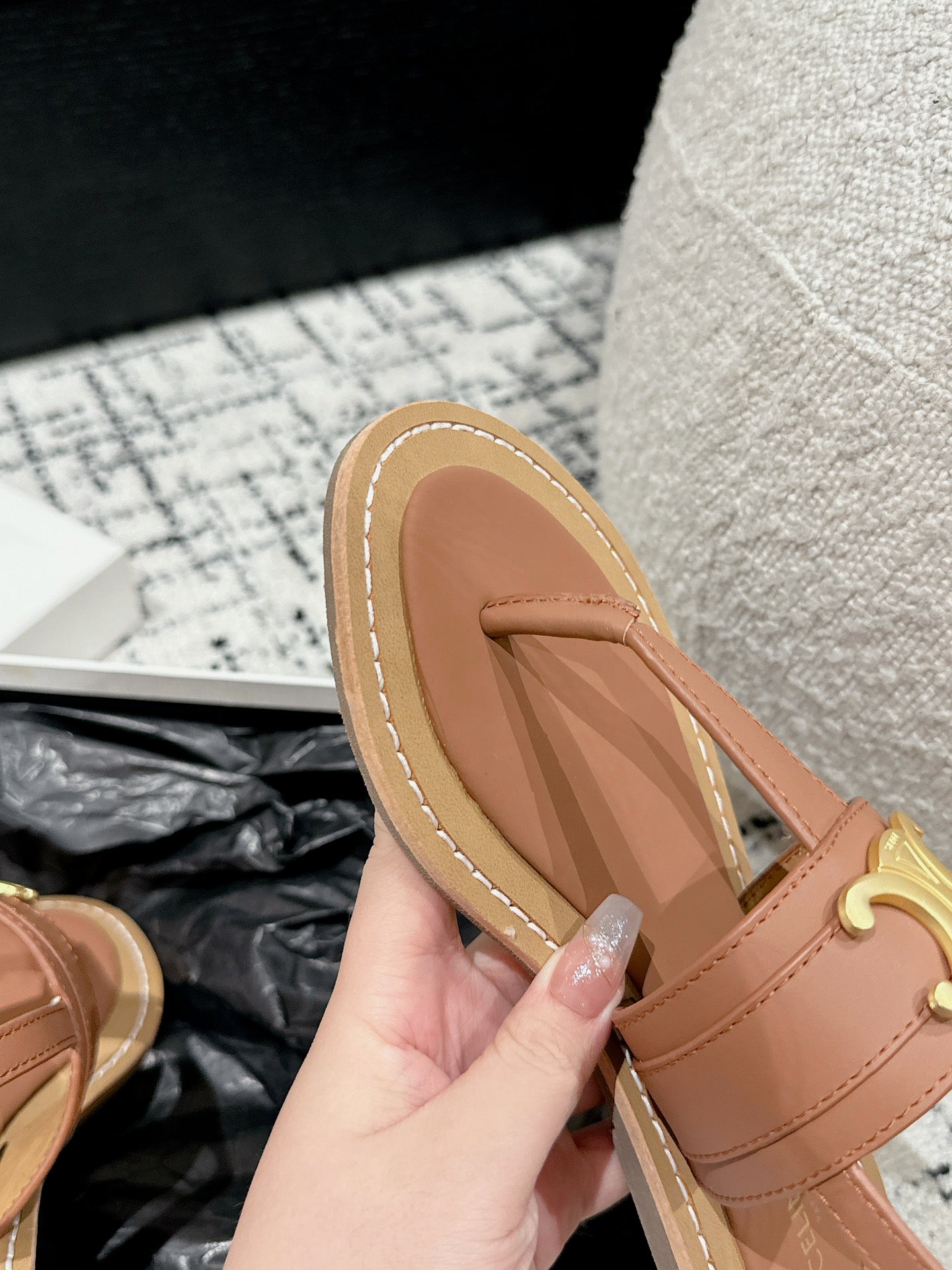 THONG SANDAL IN BRONZE BROWN CALFSKIN - 35