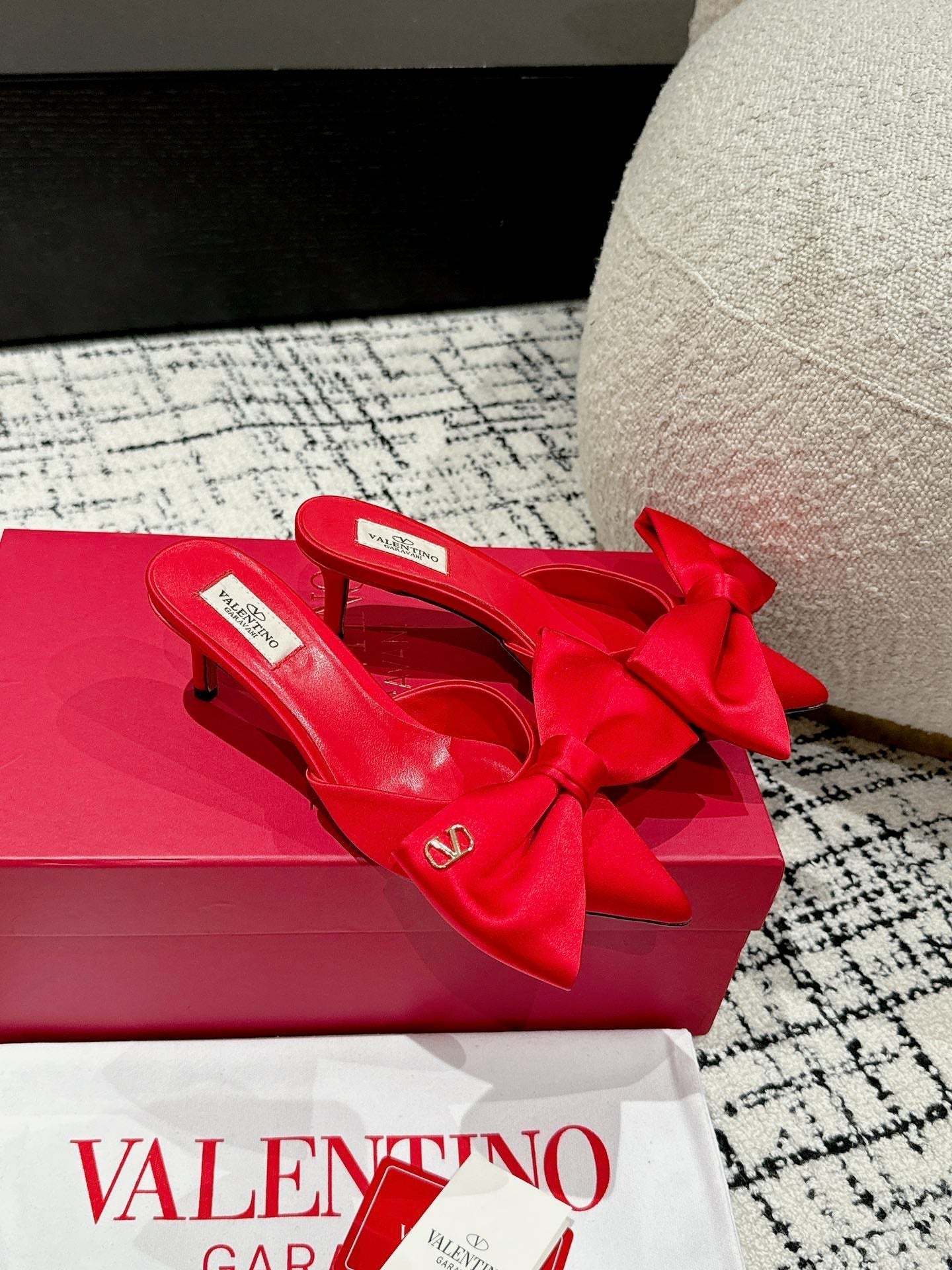 HIGH MULE IN CHERRY RED SILK - 35