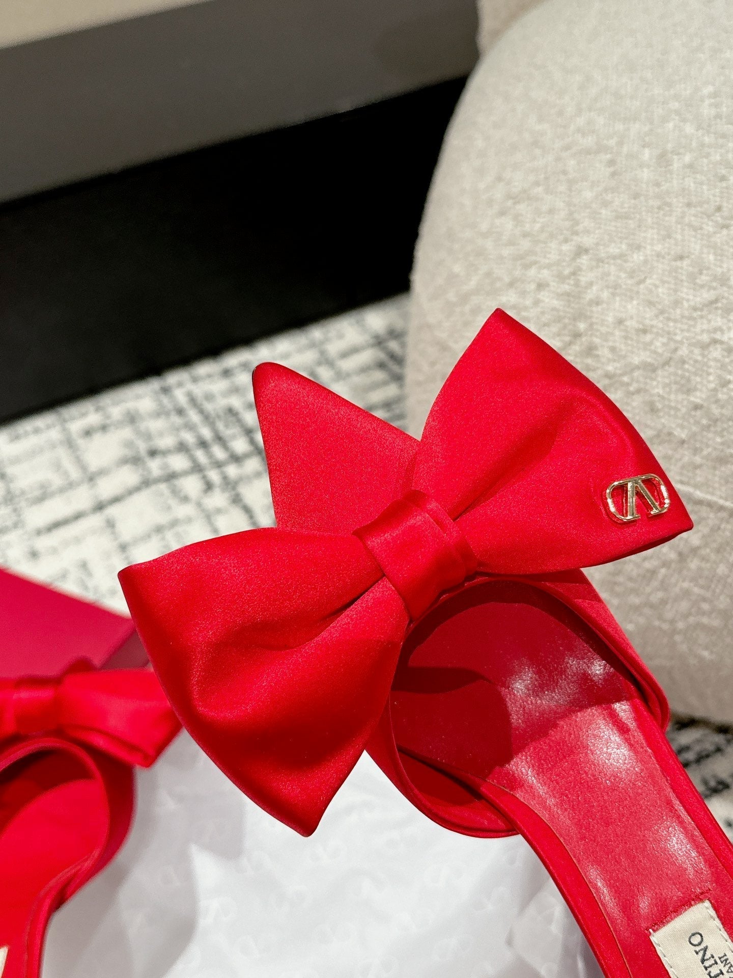 HIGH MULE IN CHERRY RED SILK - 35