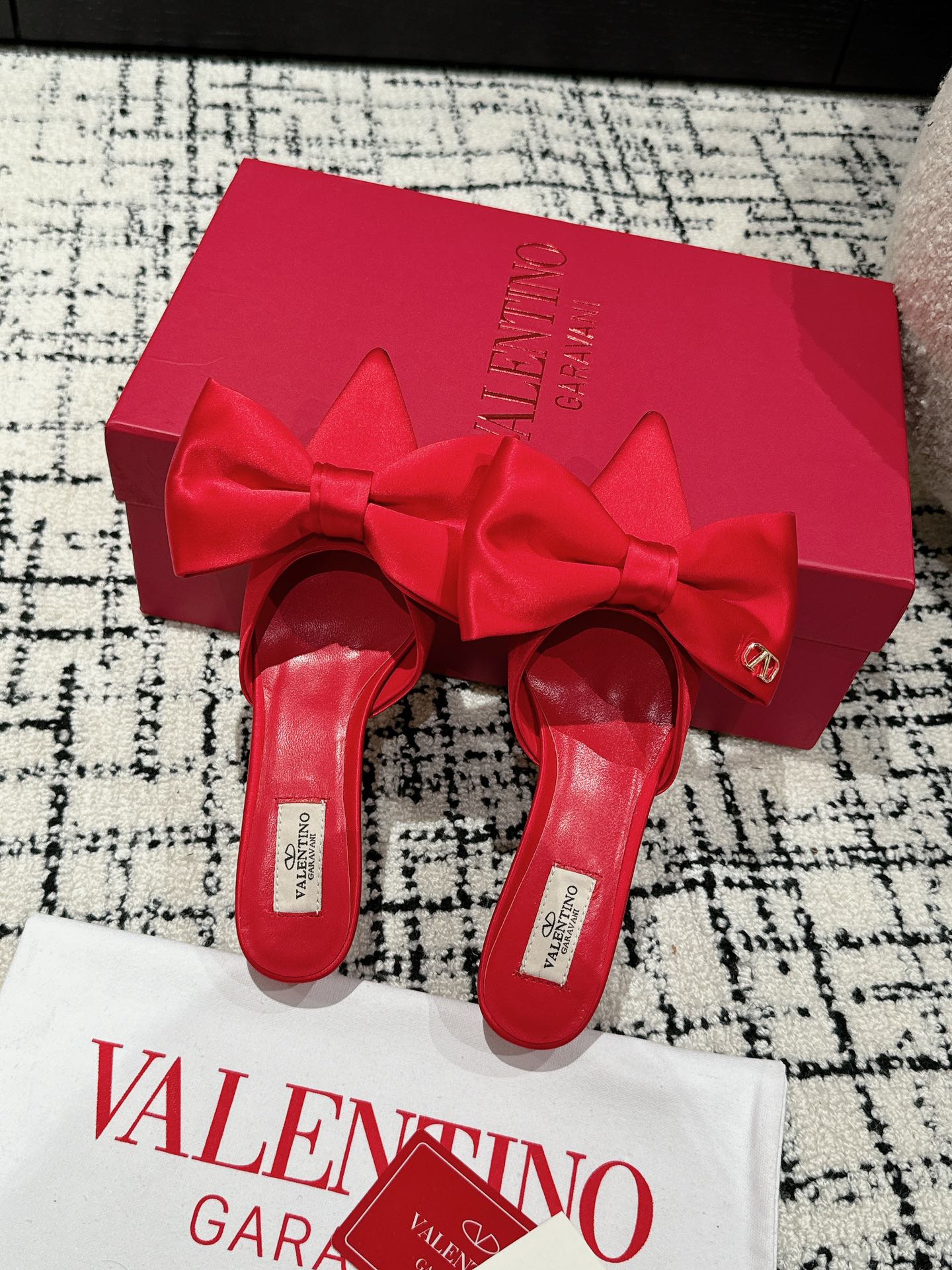 HIGH MULE IN CHERRY RED SILK - 35
