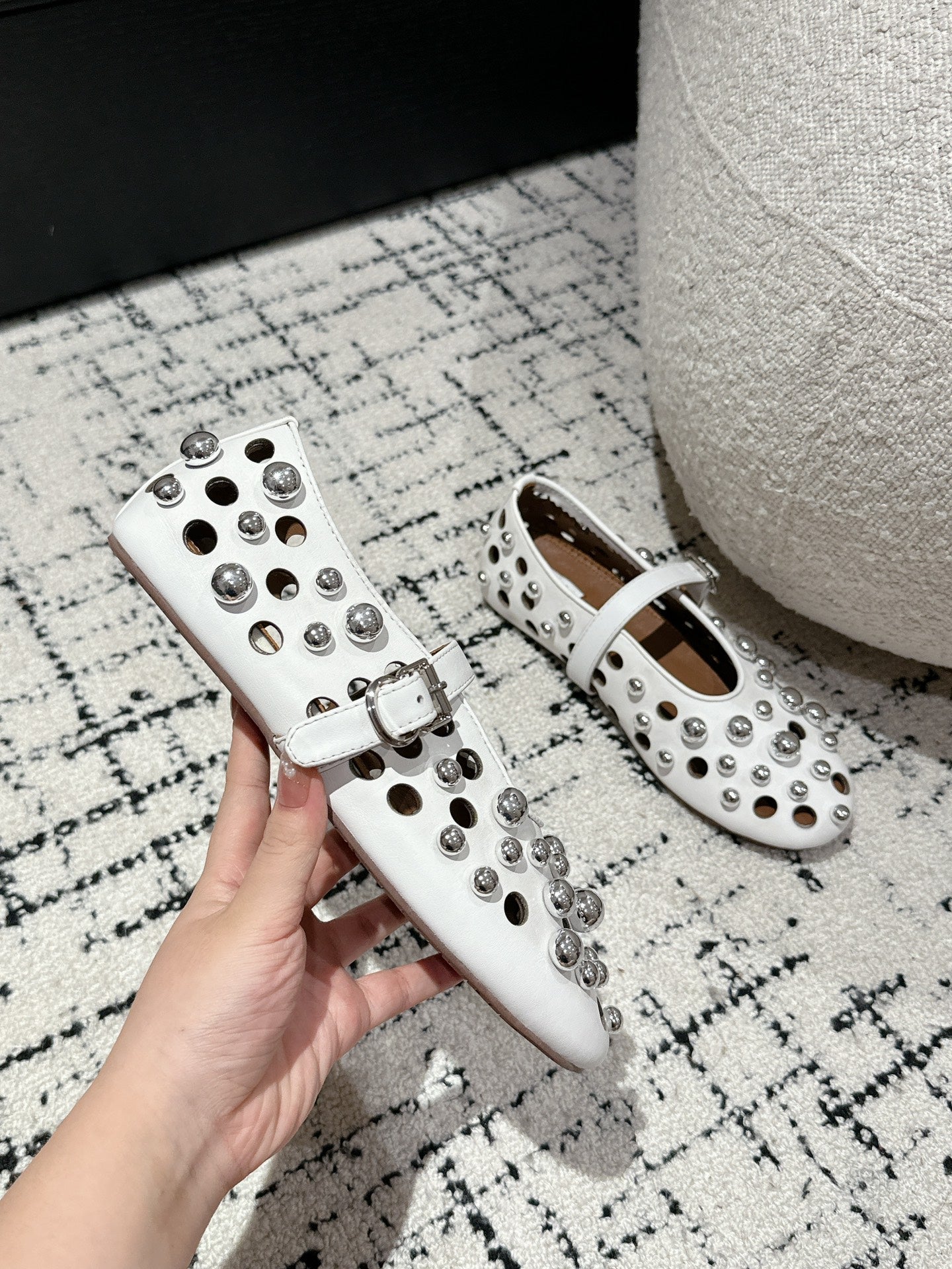 ALAIA PEARL MARY JANE SHOES IN WHITE LAMBSKIN - 35