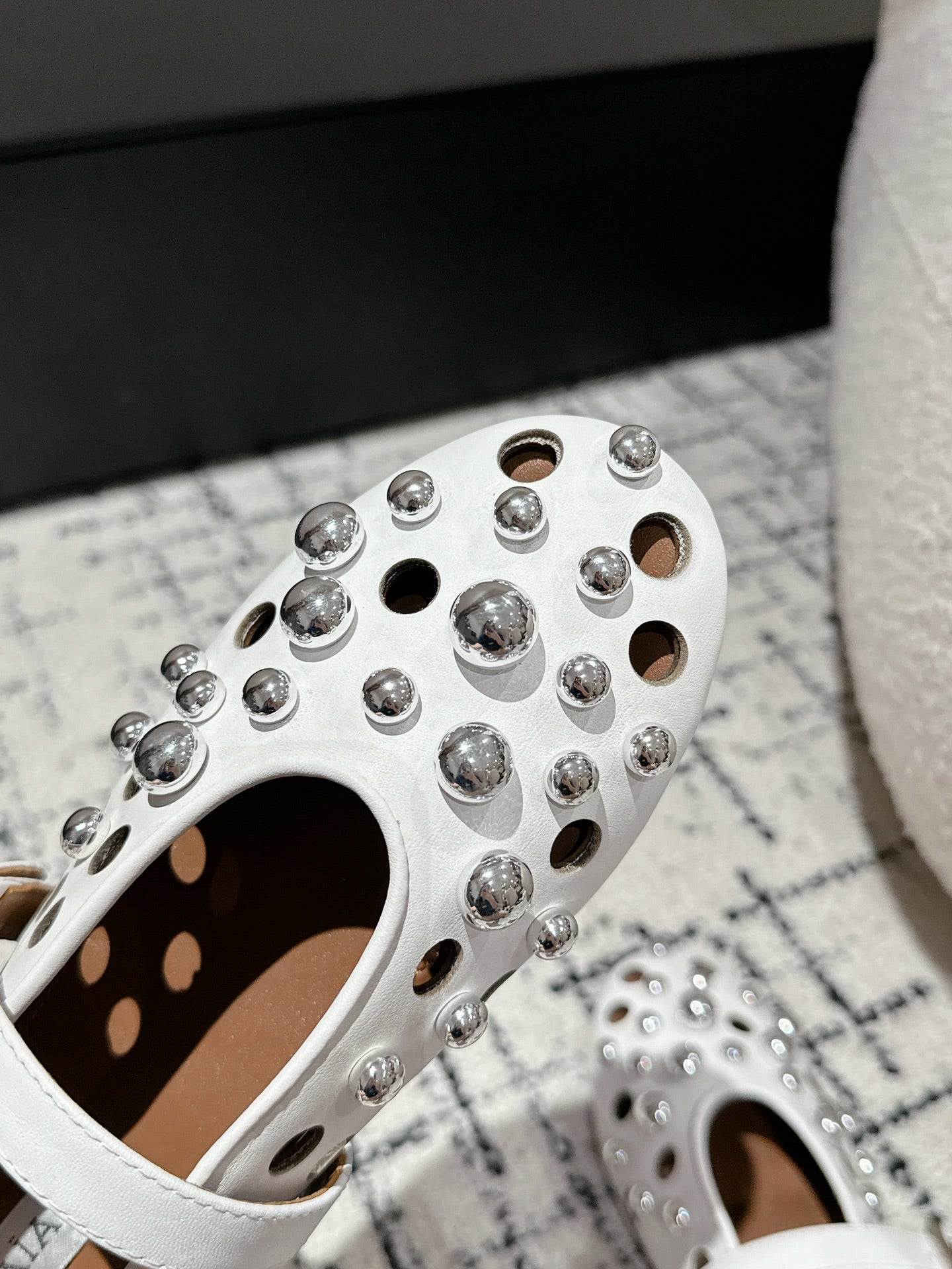 ALAIA PEARL MARY JANE SHOES IN WHITE LAMBSKIN - 35