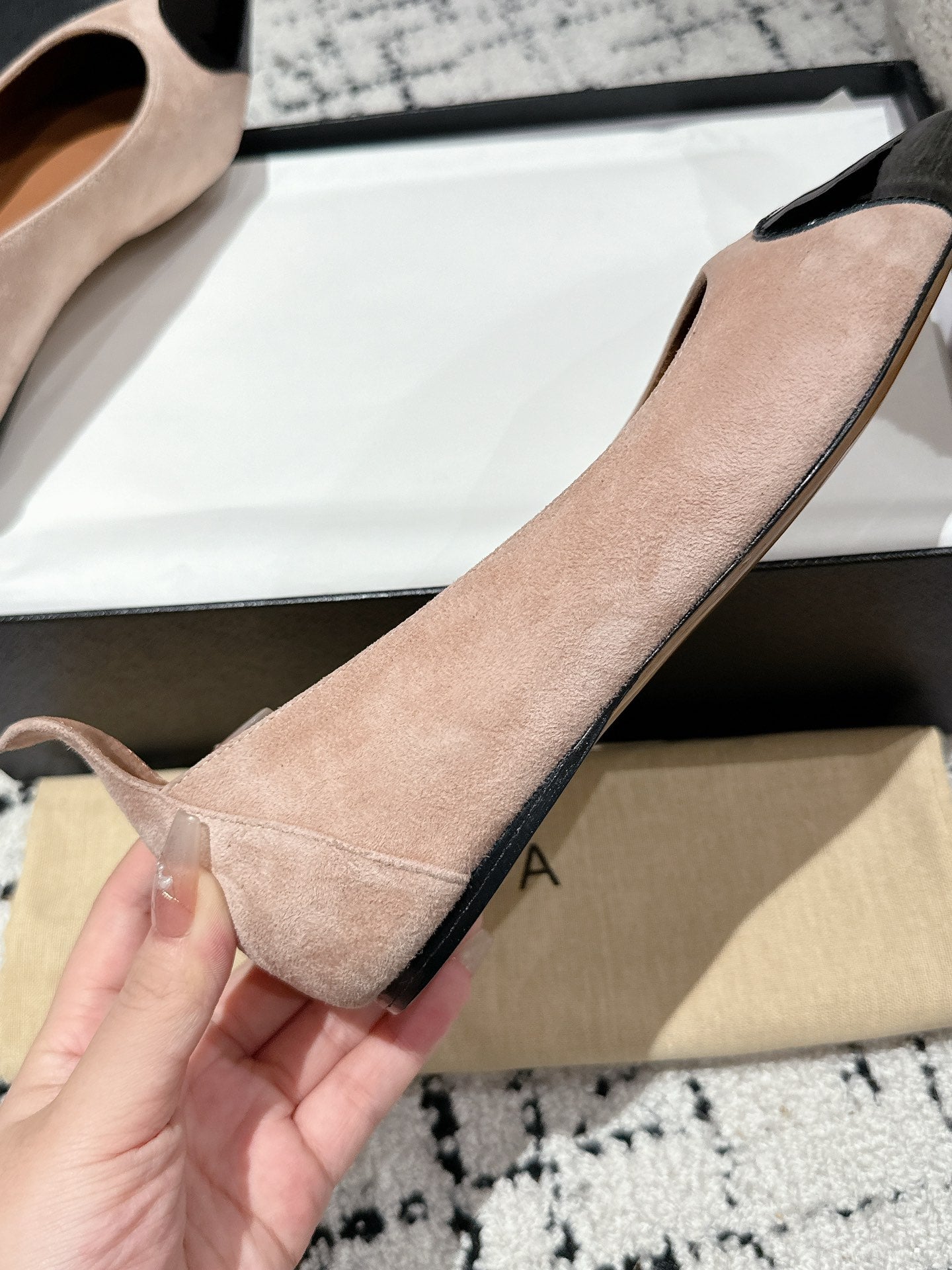 ALAIA PUMP 1 CM IN ALMOND BEIGE SUEDE MIX BLACK CALFSKIN - 35
